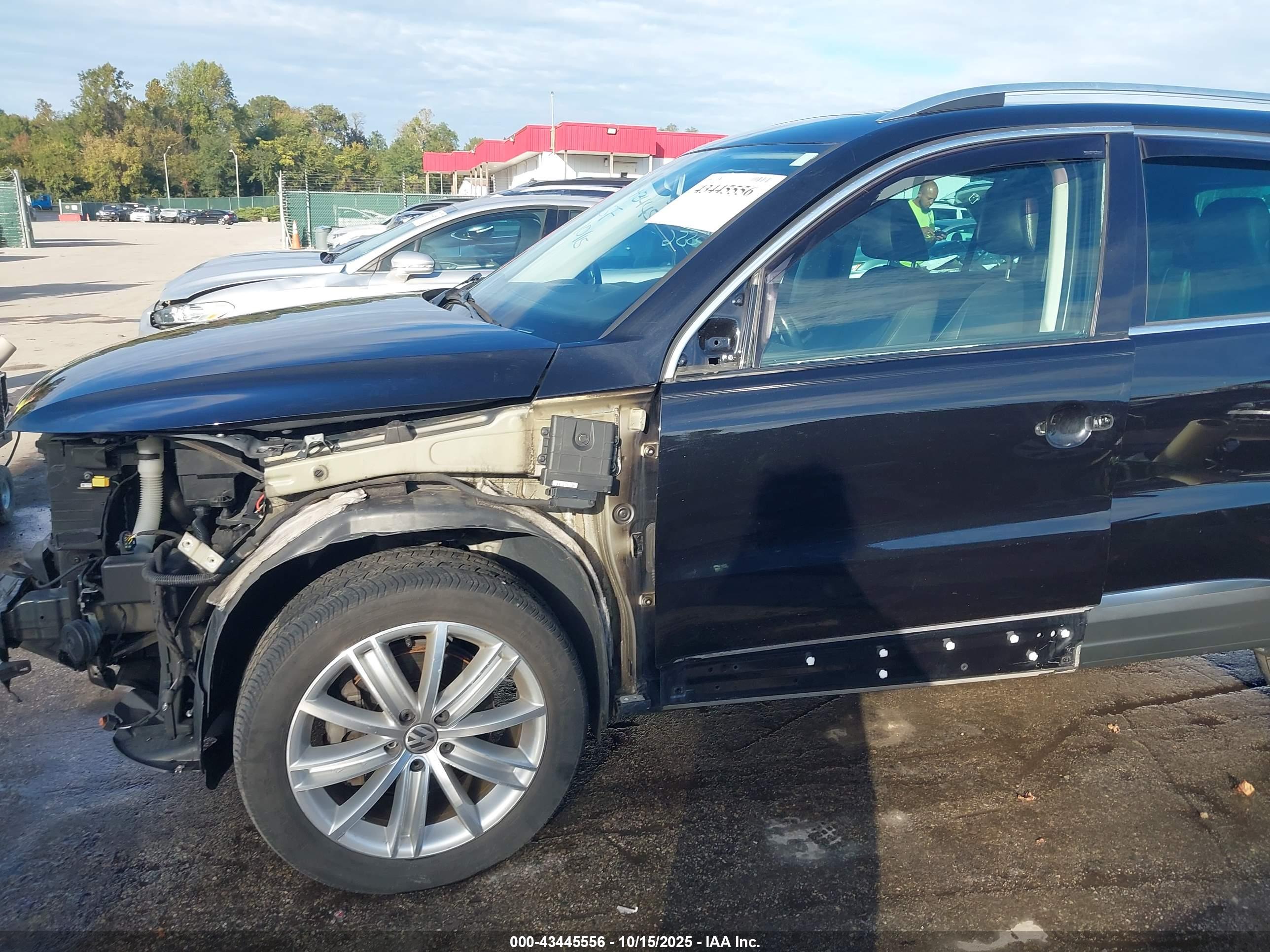 VOLKSWAGEN TIGUAN image 6