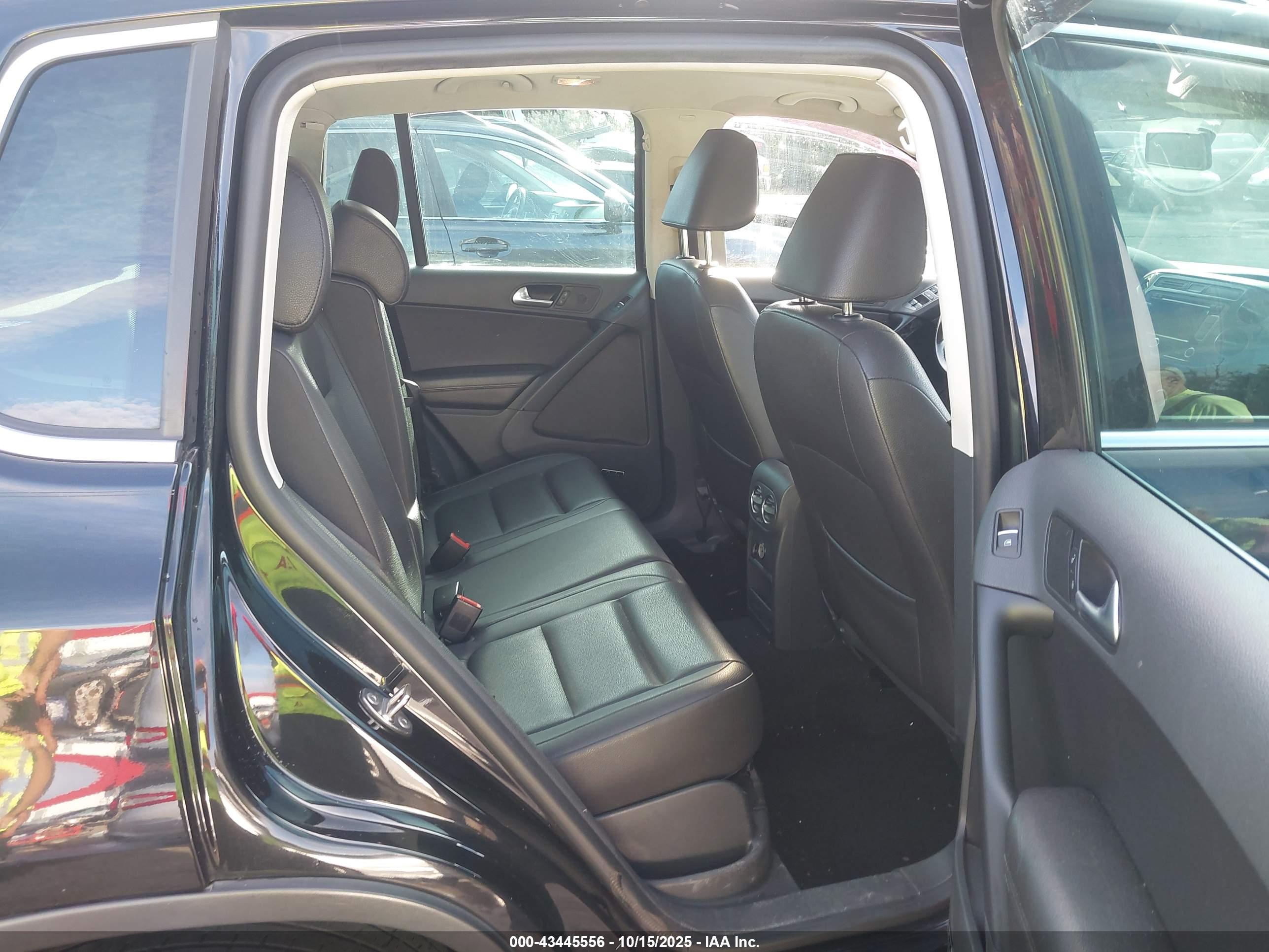 VOLKSWAGEN TIGUAN image 8