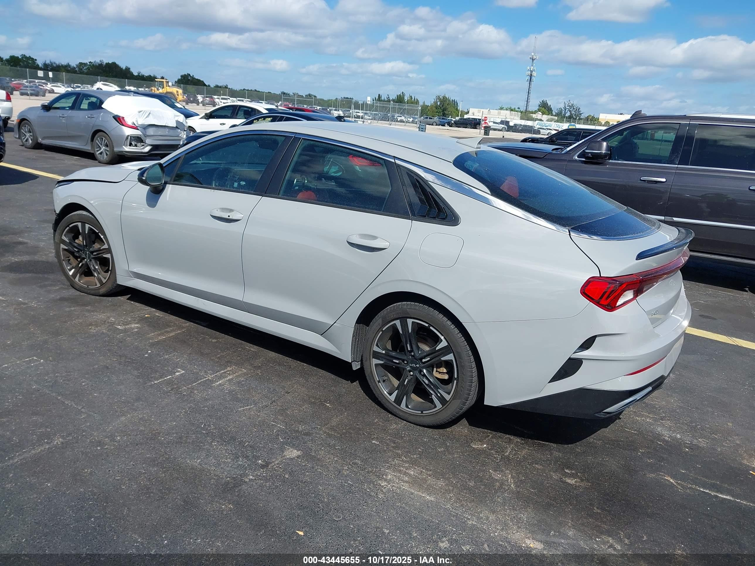 KIA K5 image 3