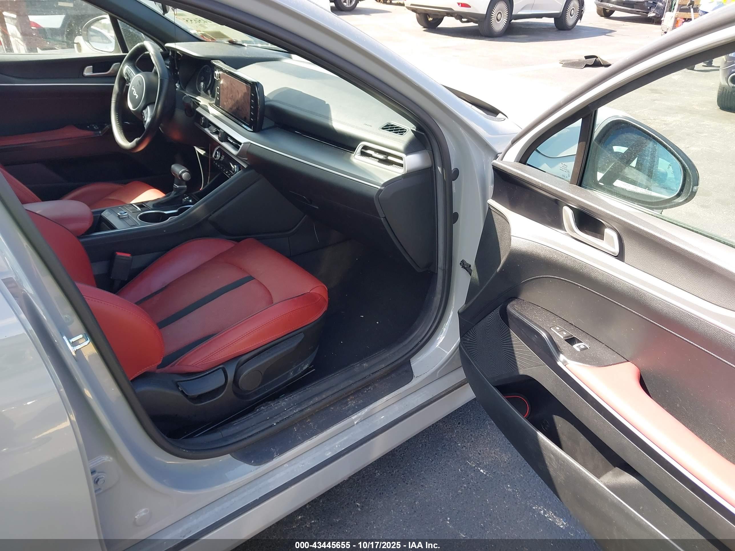 KIA K5 image 5