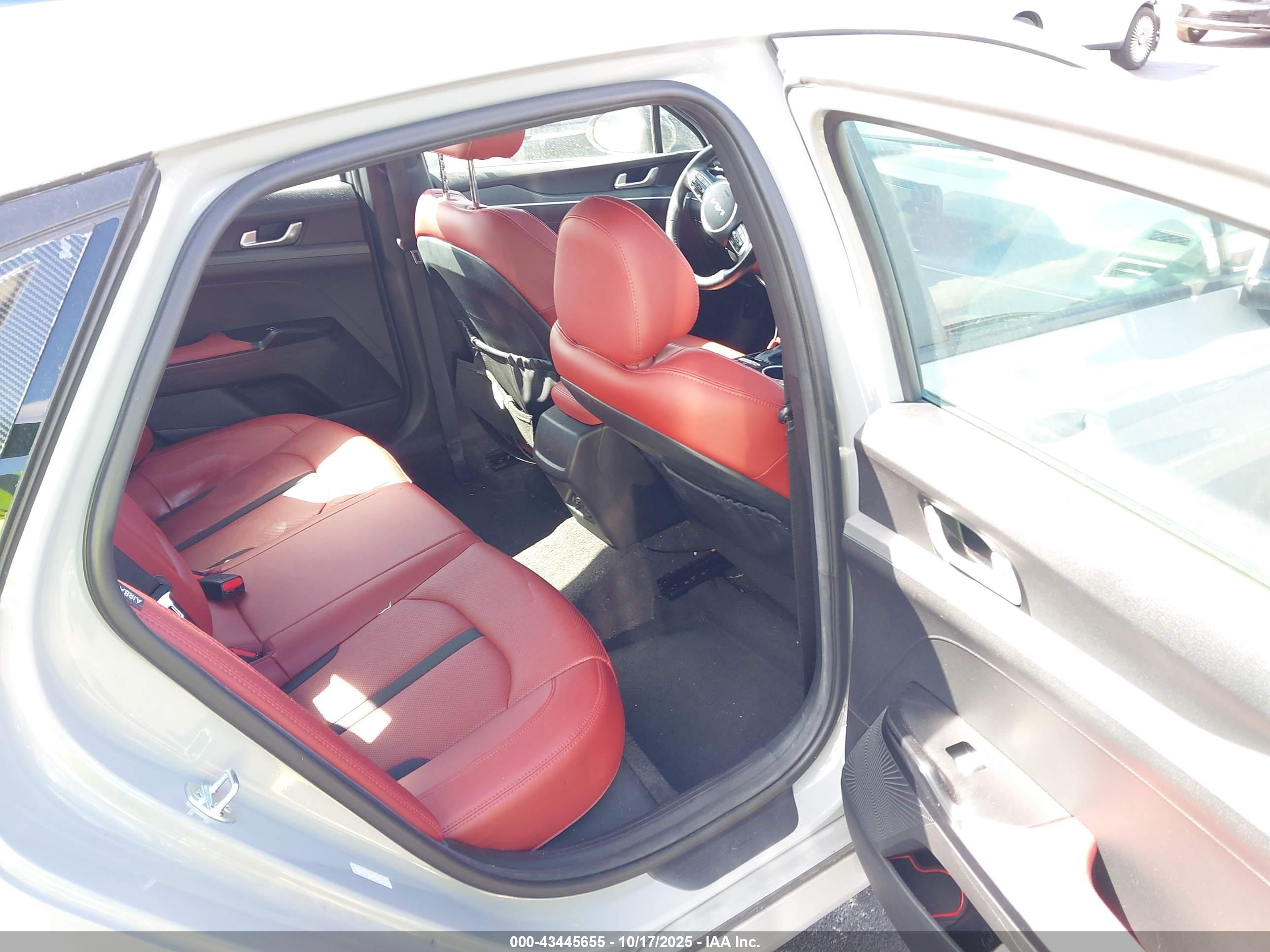 KIA K5 image 8
