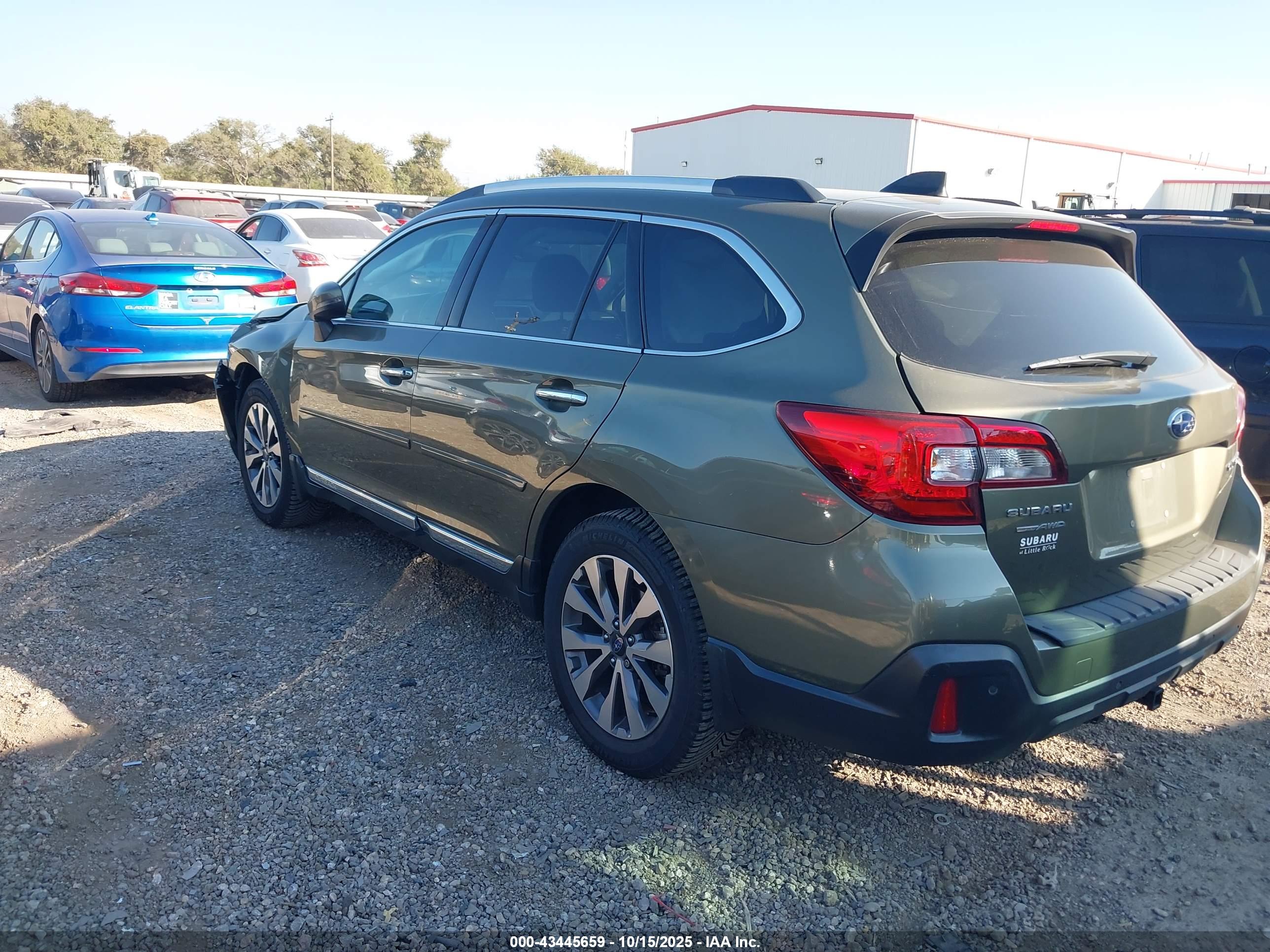 SUBARU OUTBACK image 3