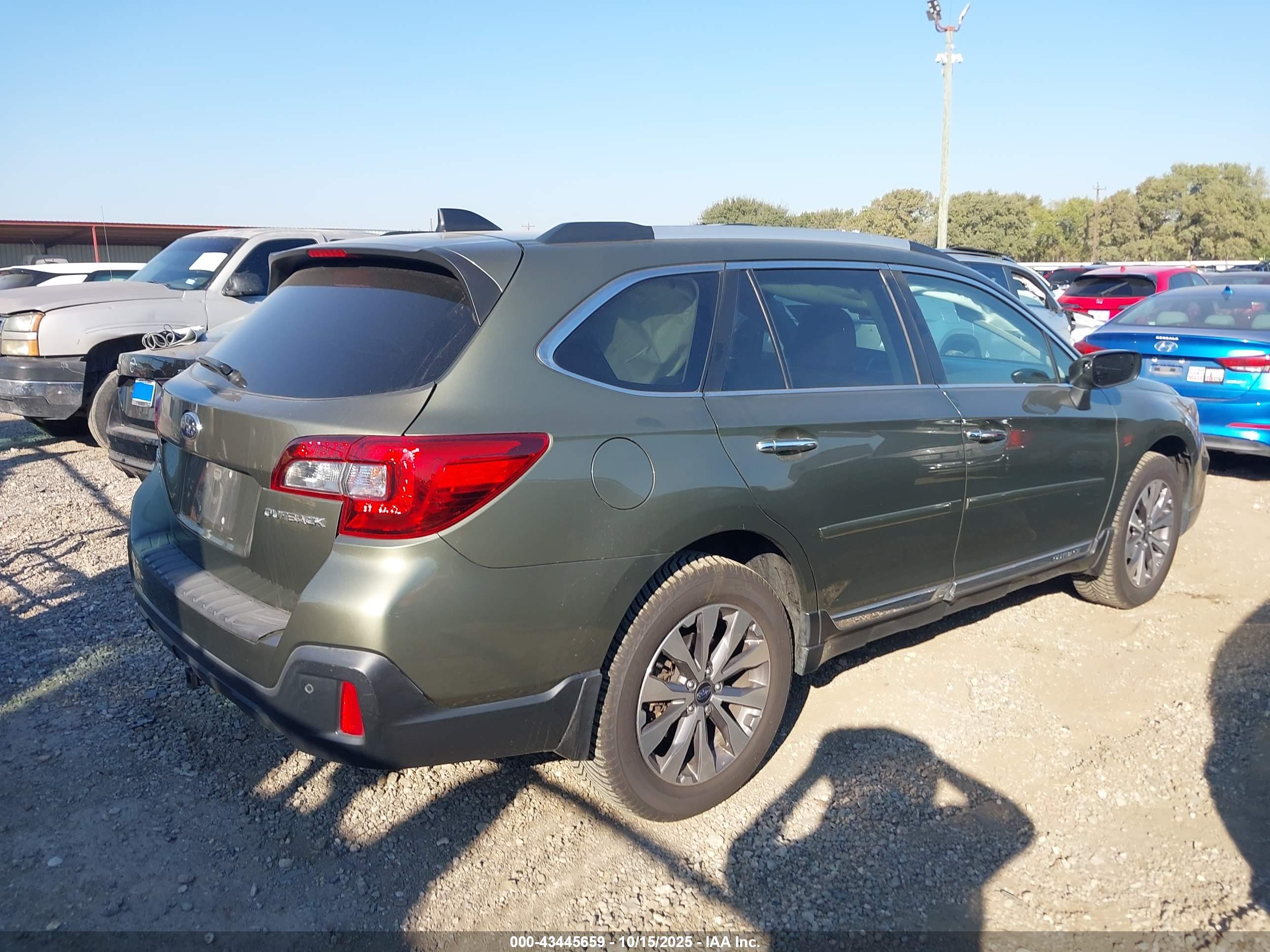 SUBARU OUTBACK image 4