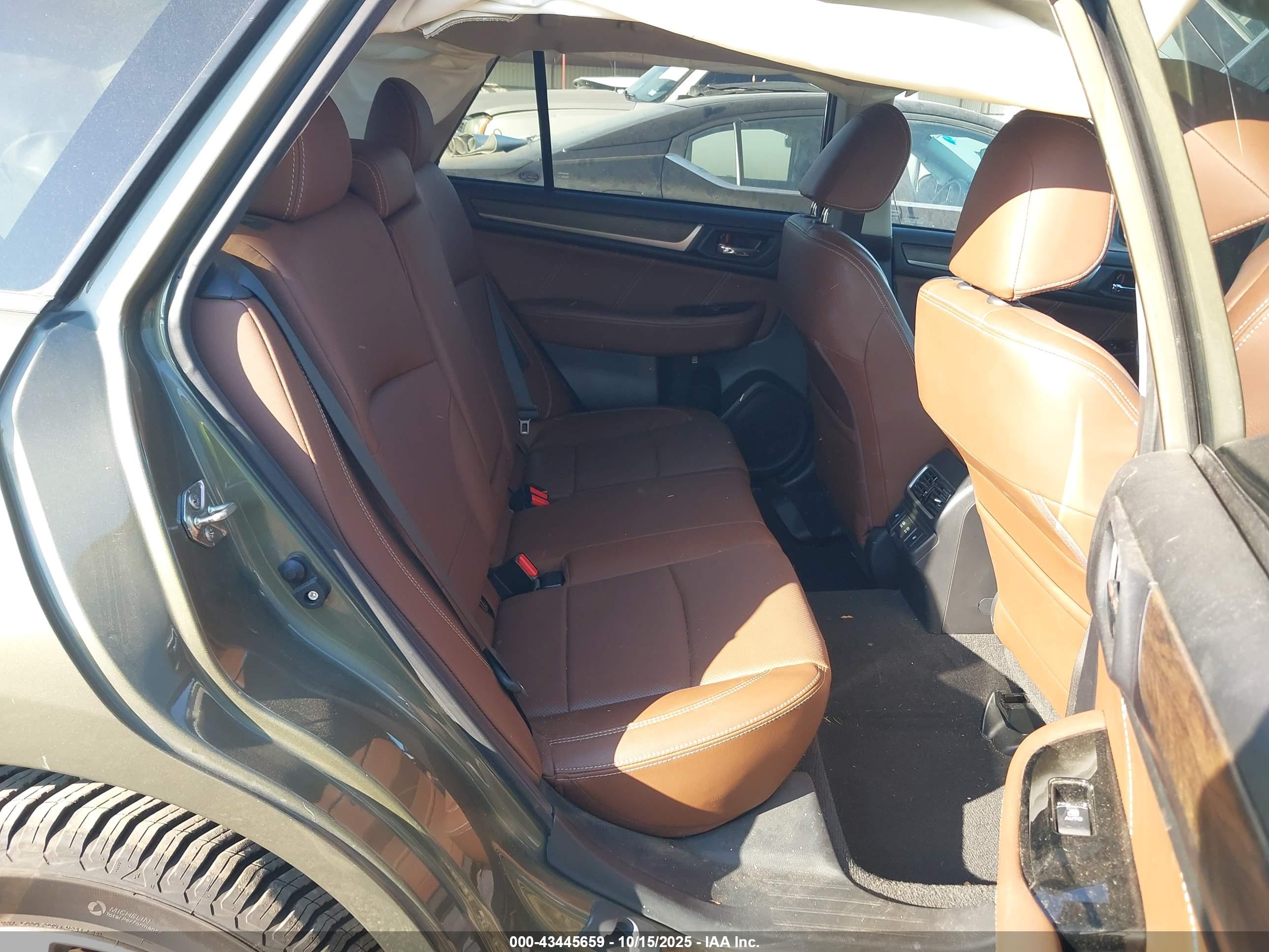 SUBARU OUTBACK image 8