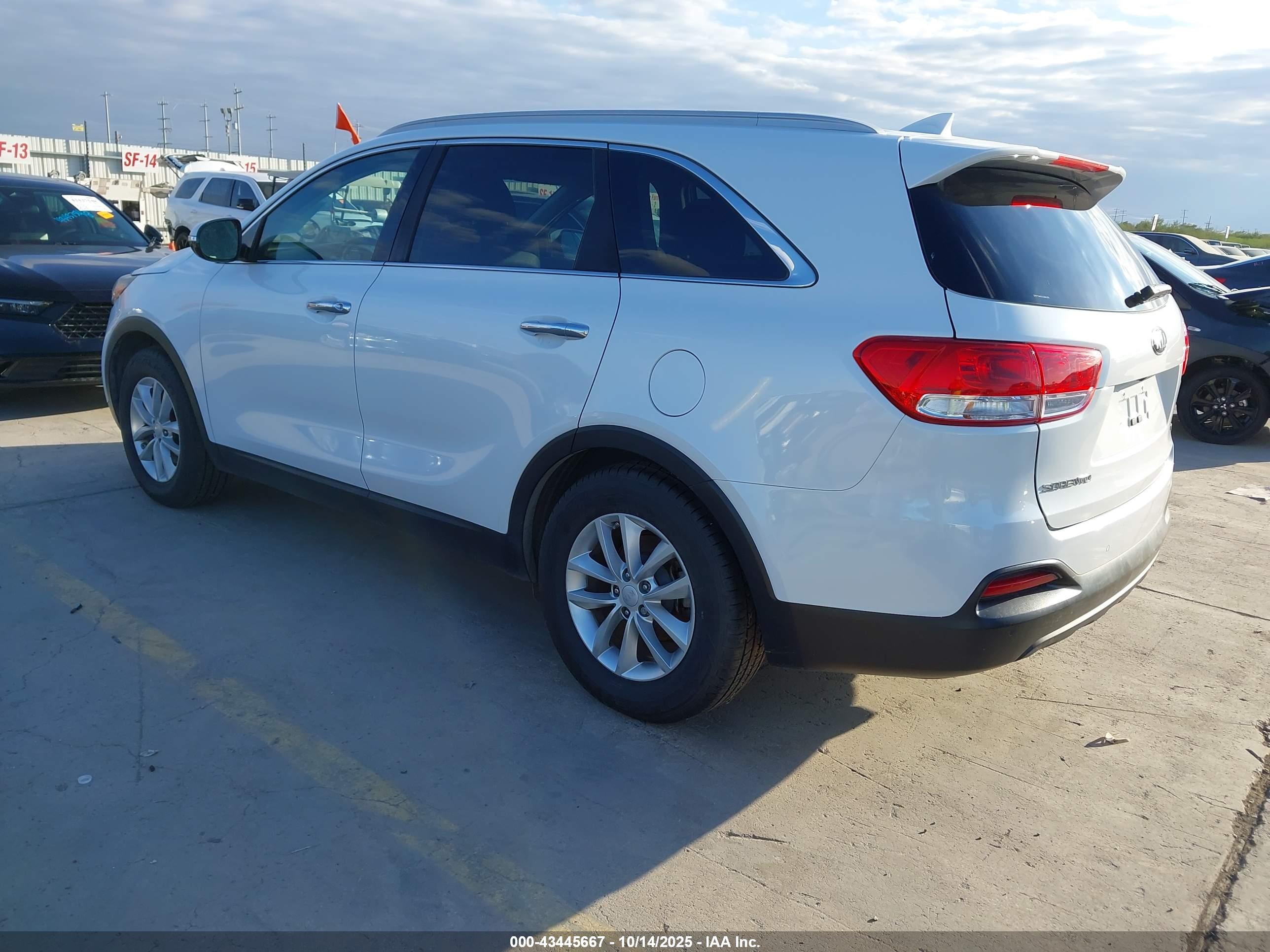 KIA SORENTO image 3