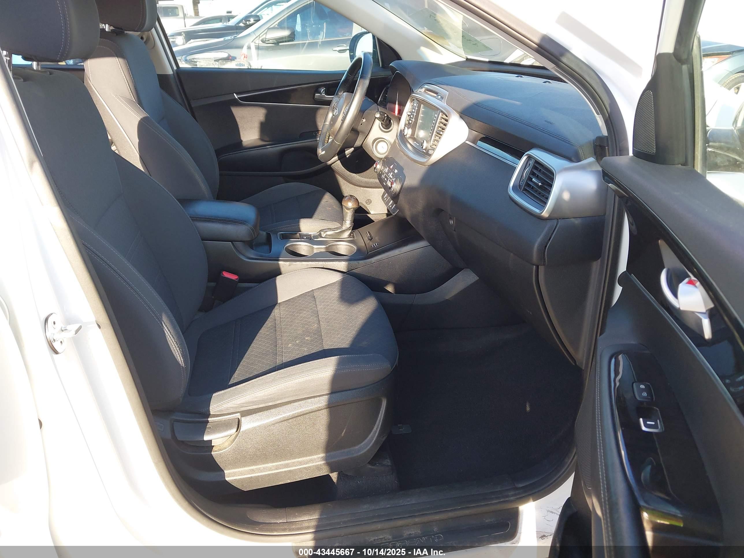 KIA SORENTO image 5