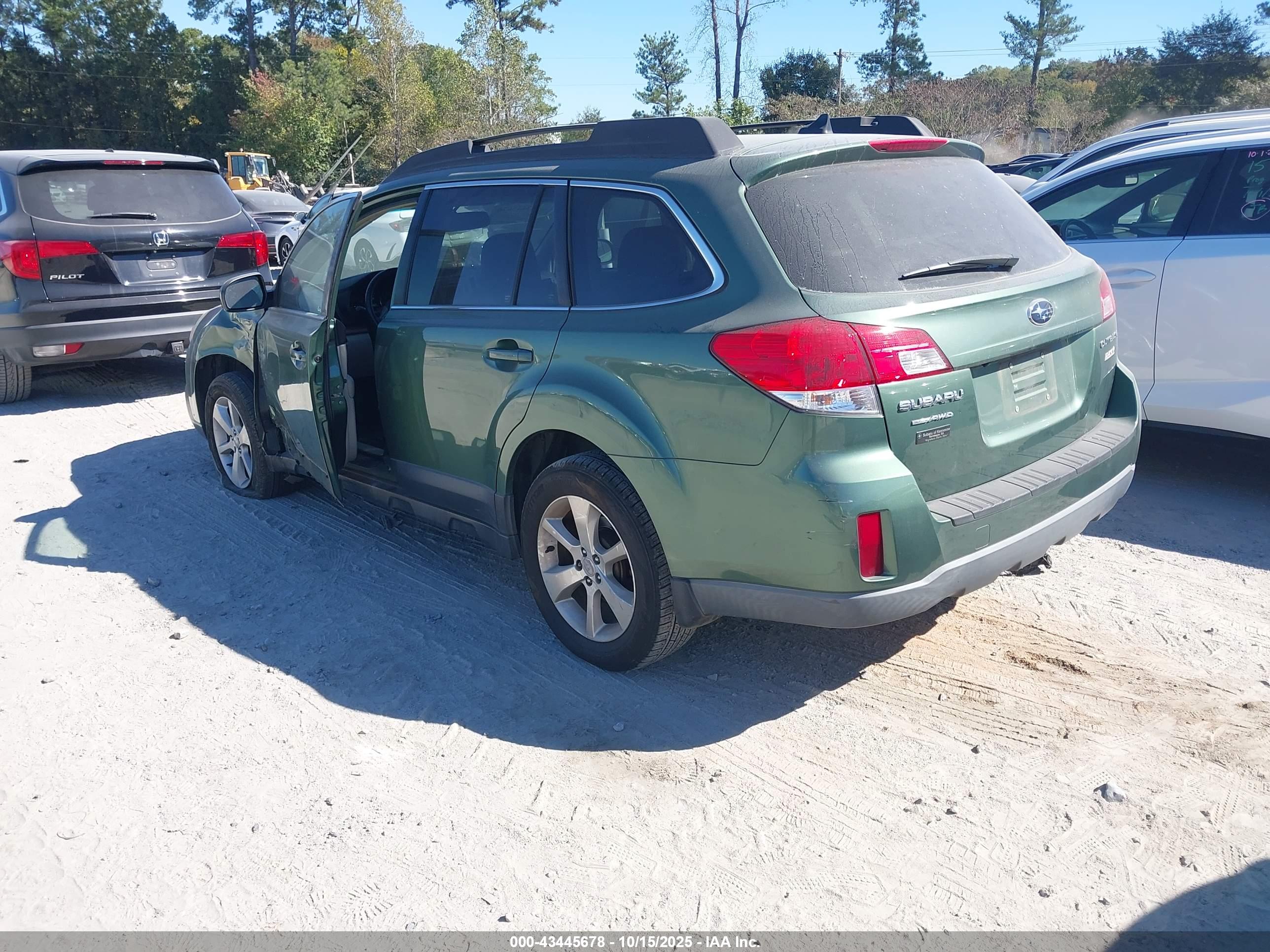 SUBARU OUTBACK image 3