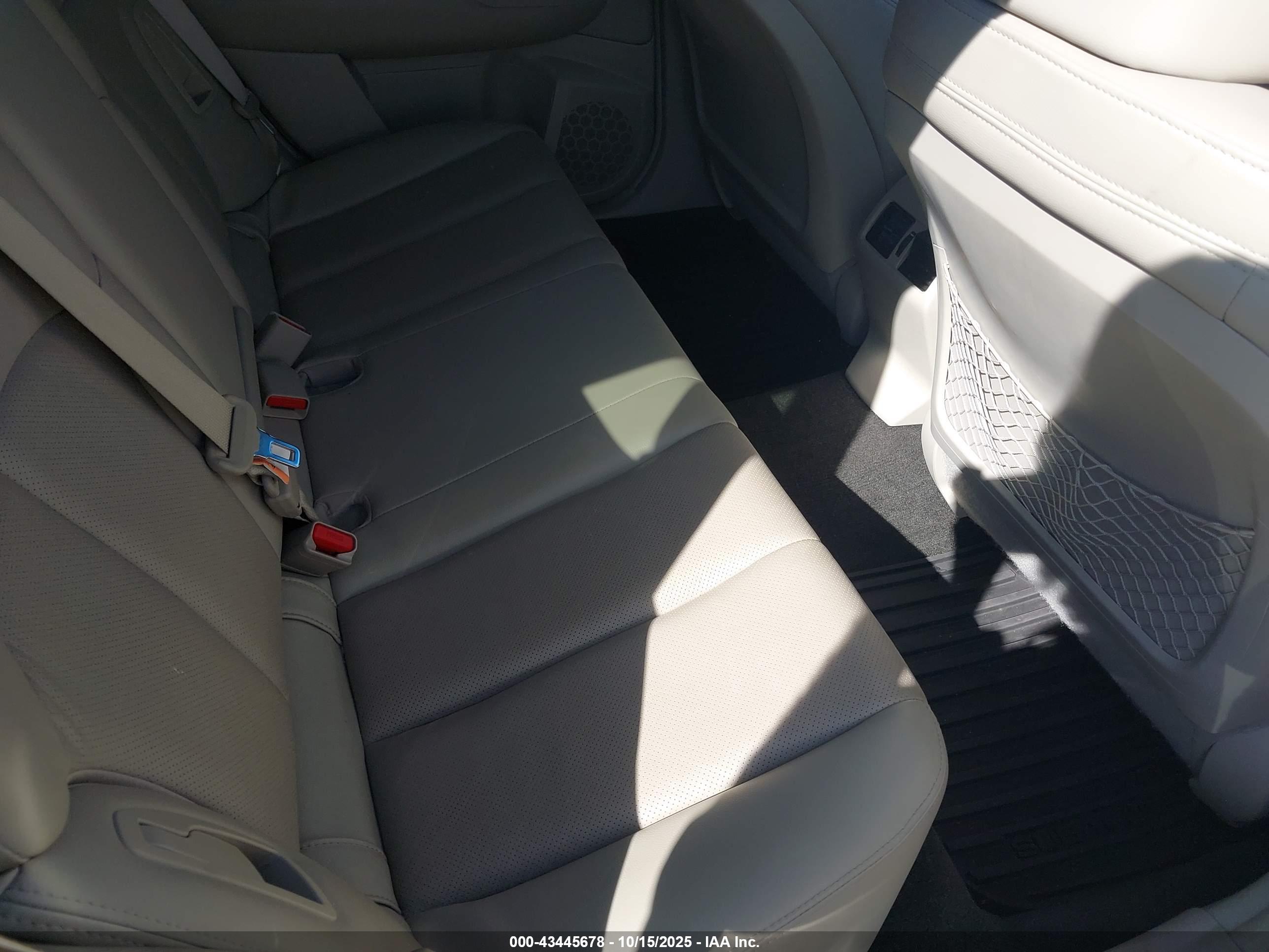 SUBARU OUTBACK image 8
