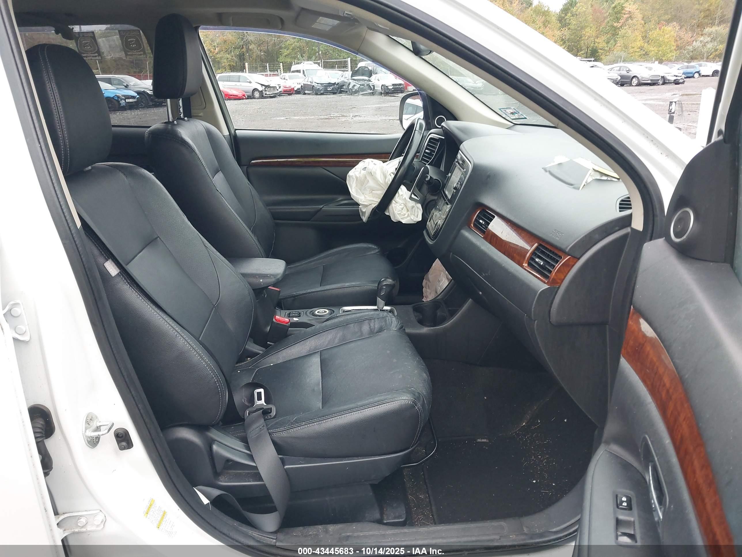 MITSUBISHI OUTLANDER image 5