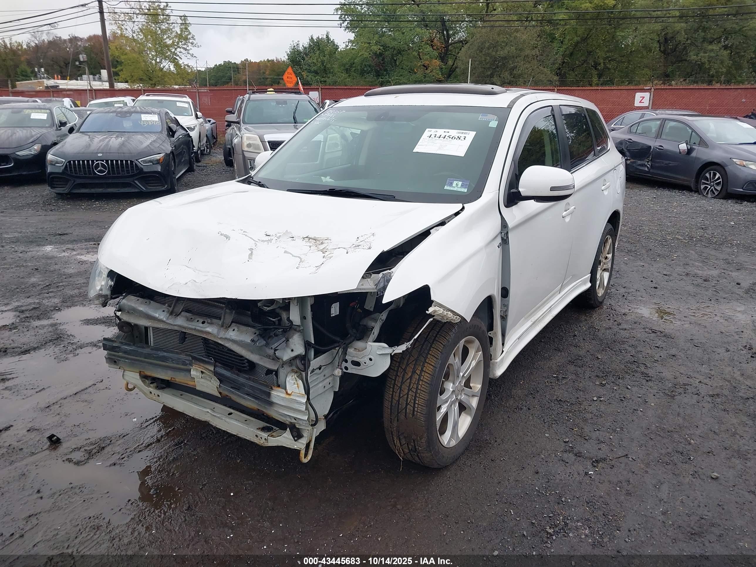 MITSUBISHI OUTLANDER image 6