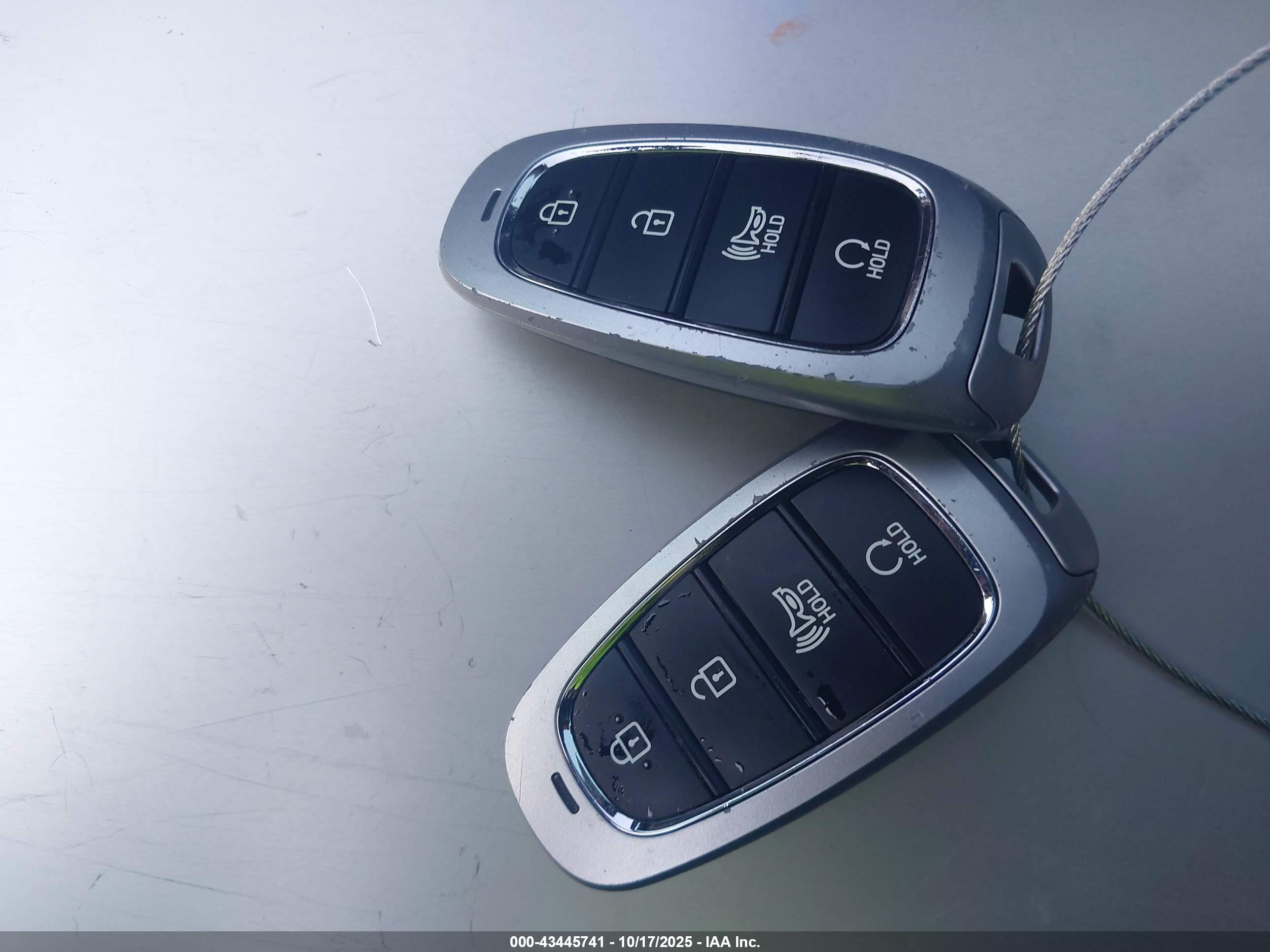 HYUNDAI SANTA image 11