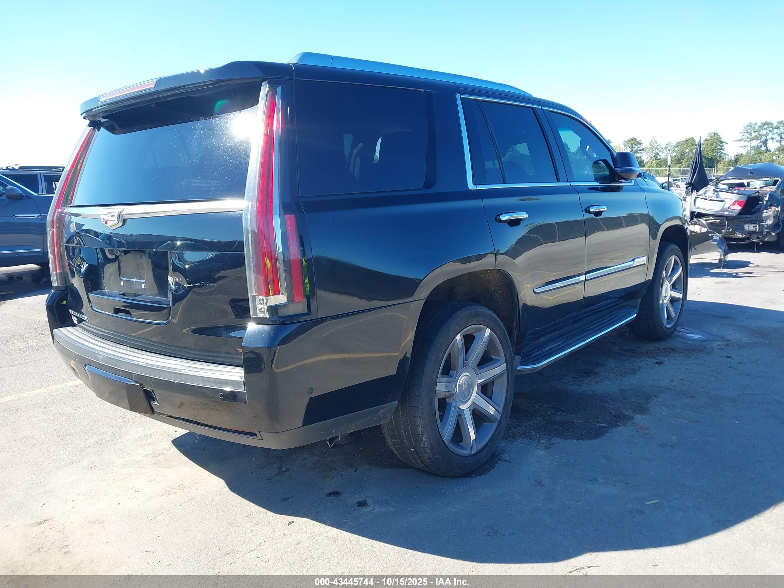 CADILLAC ESCALADE image 4