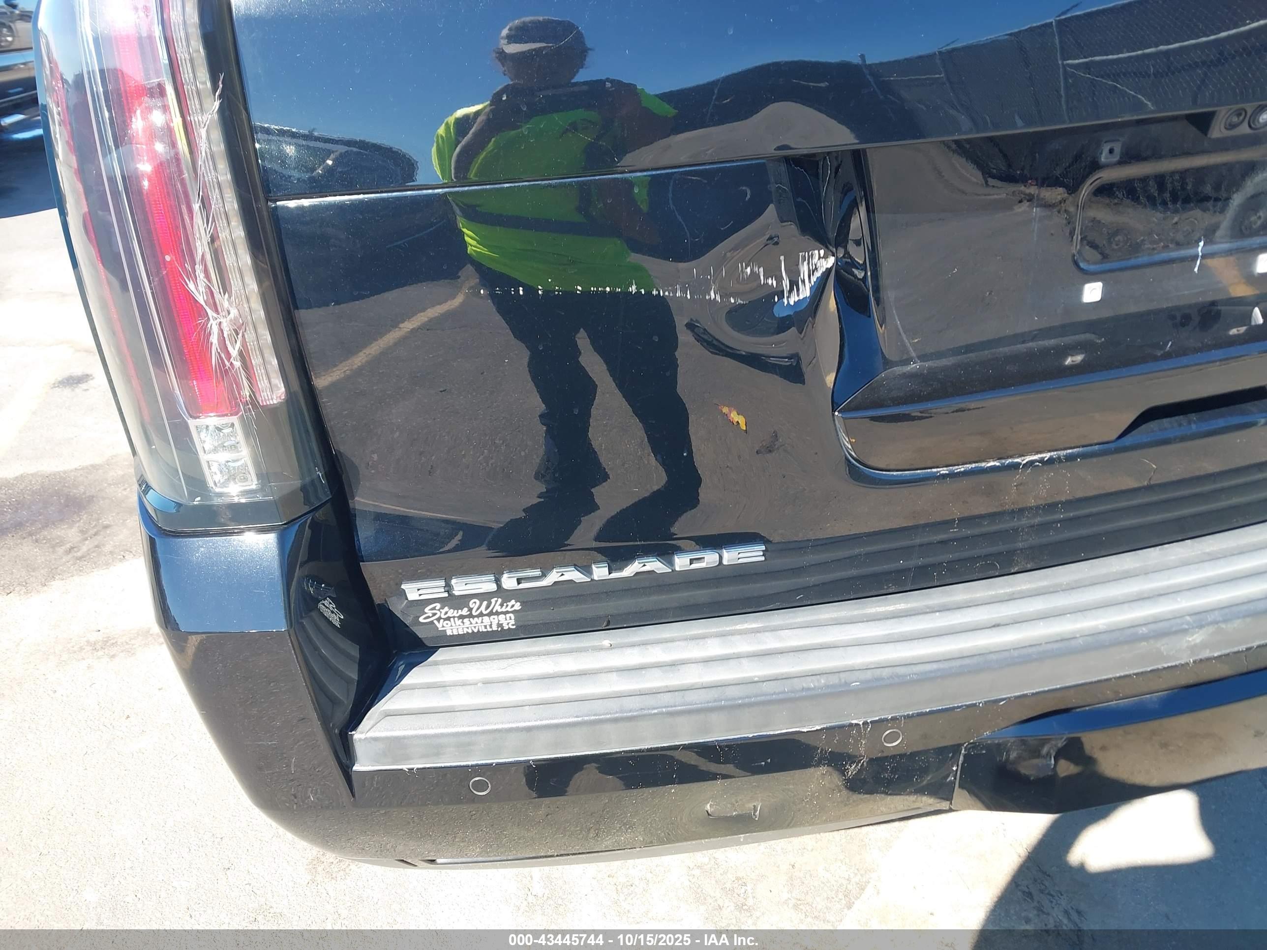 CADILLAC ESCALADE image 6