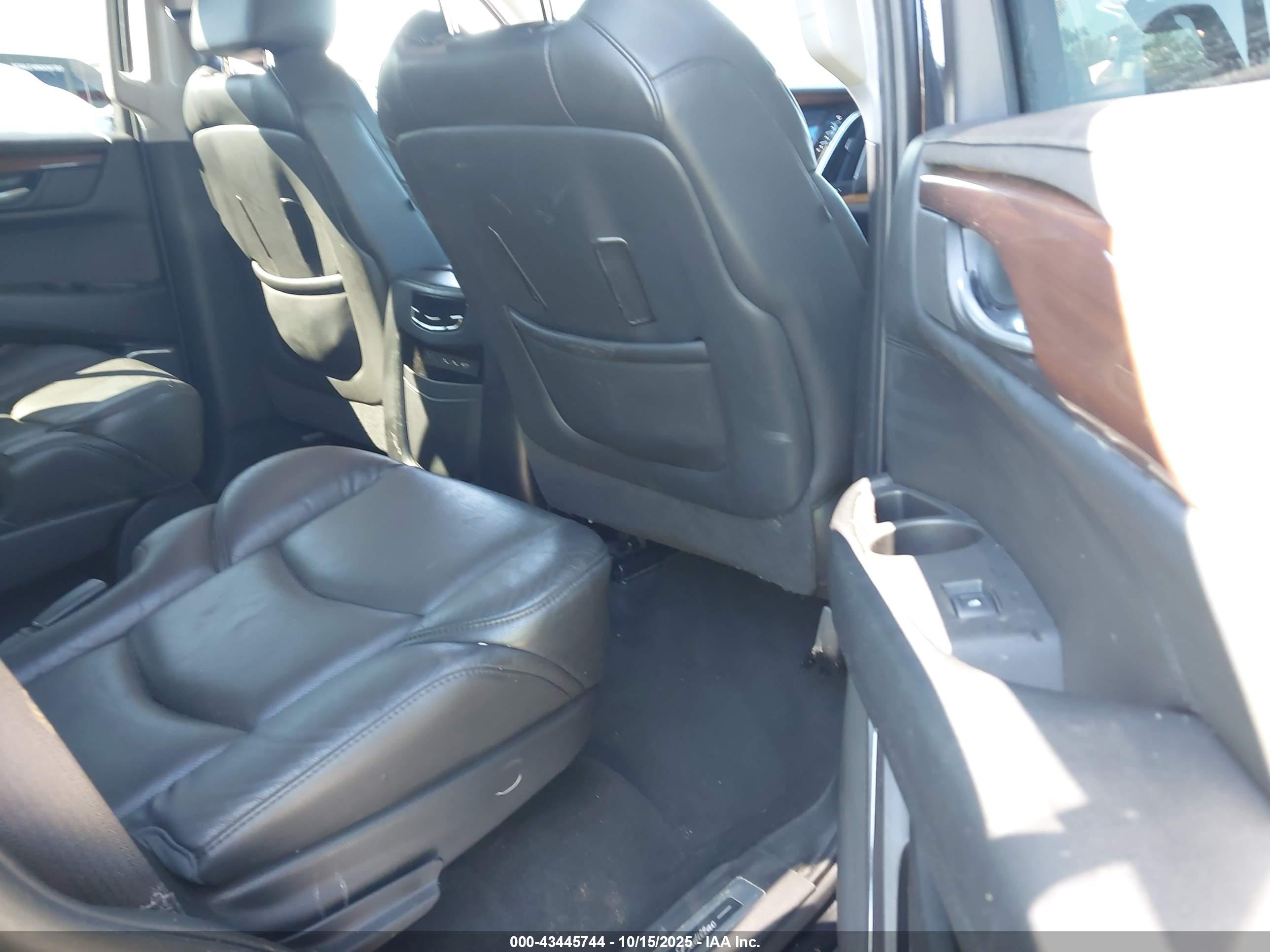 CADILLAC ESCALADE image 8