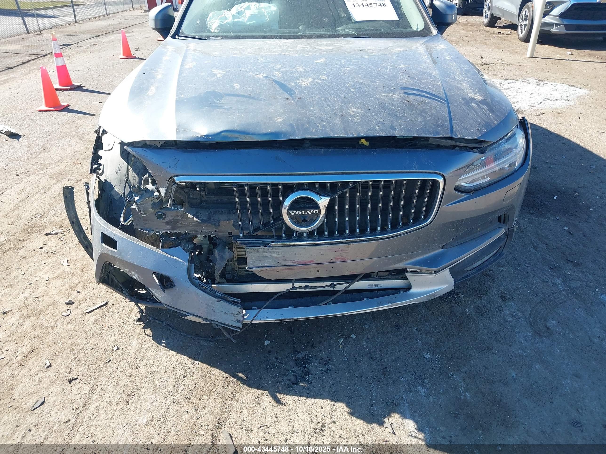 VOLVO V90 image 6
