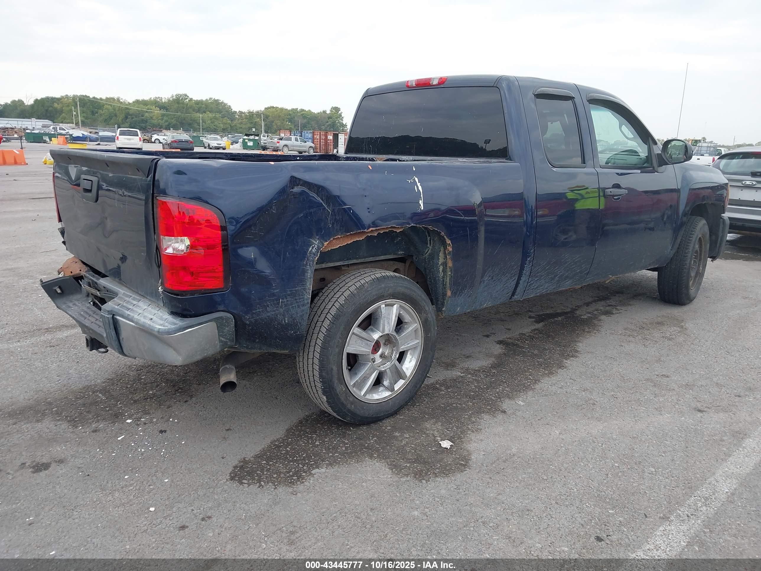 CHEVROLET SILVERADO image 4
