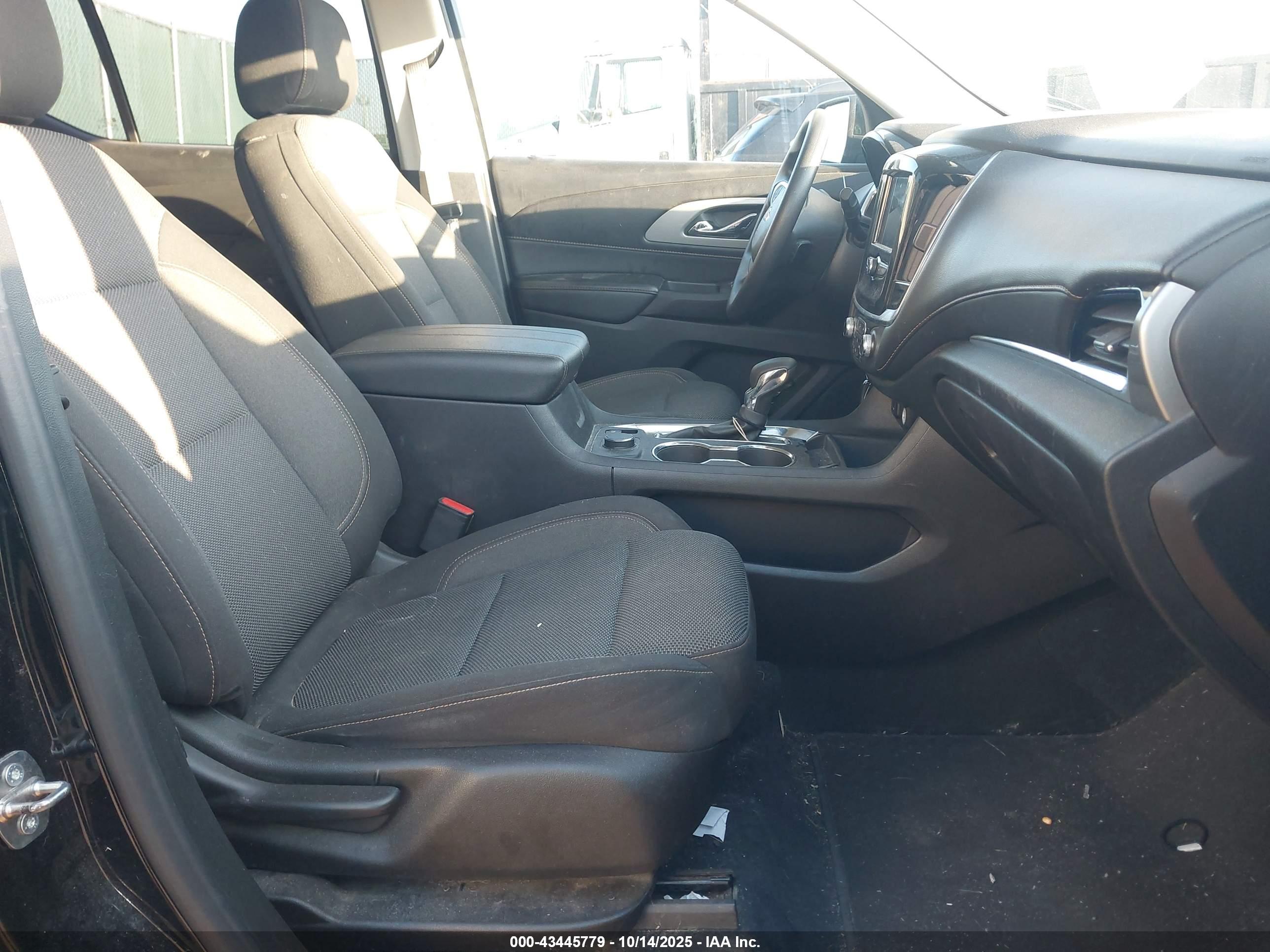 CHEVROLET TRAVERSE image 5