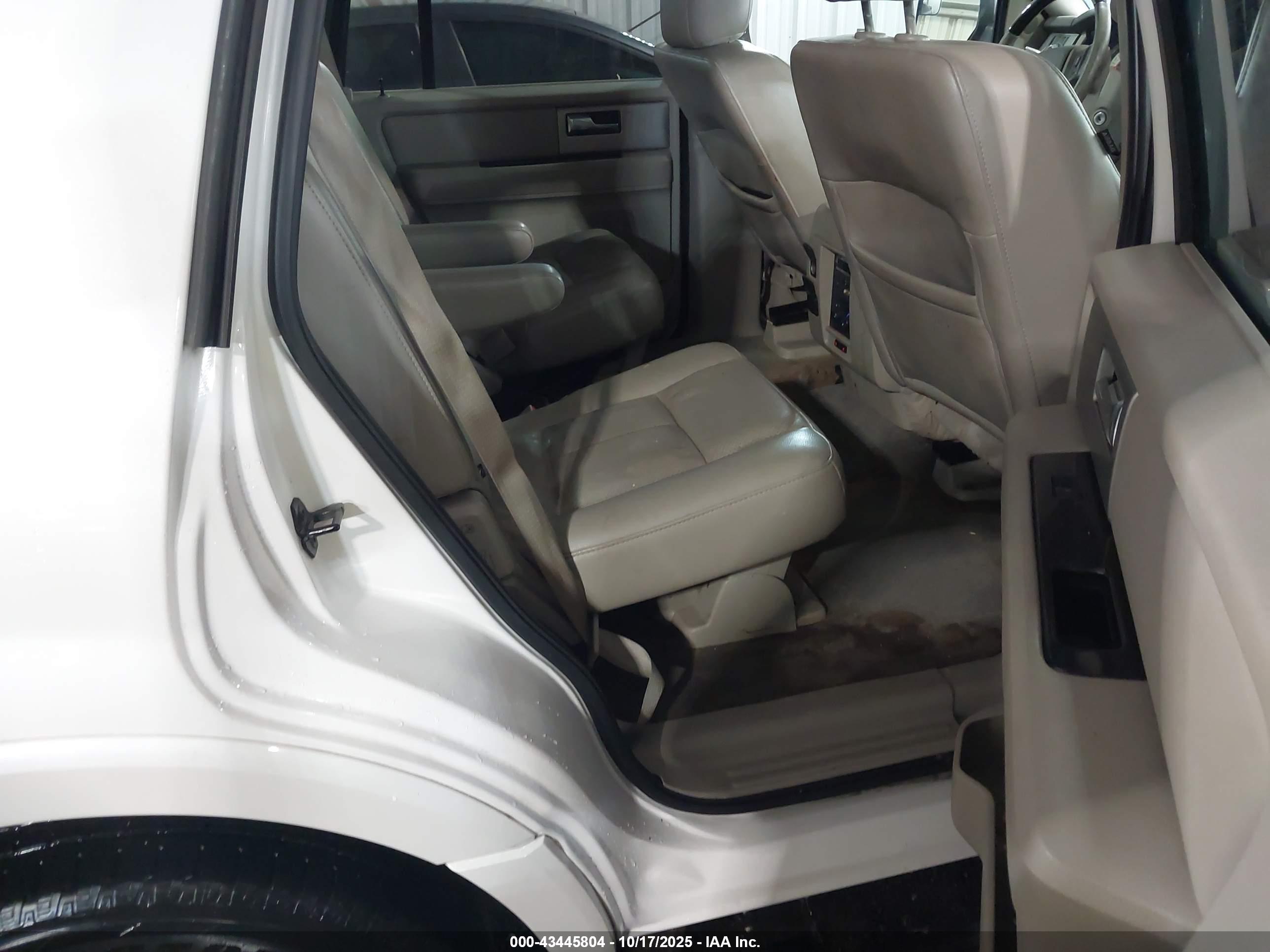FORD EXPEDITION image 8