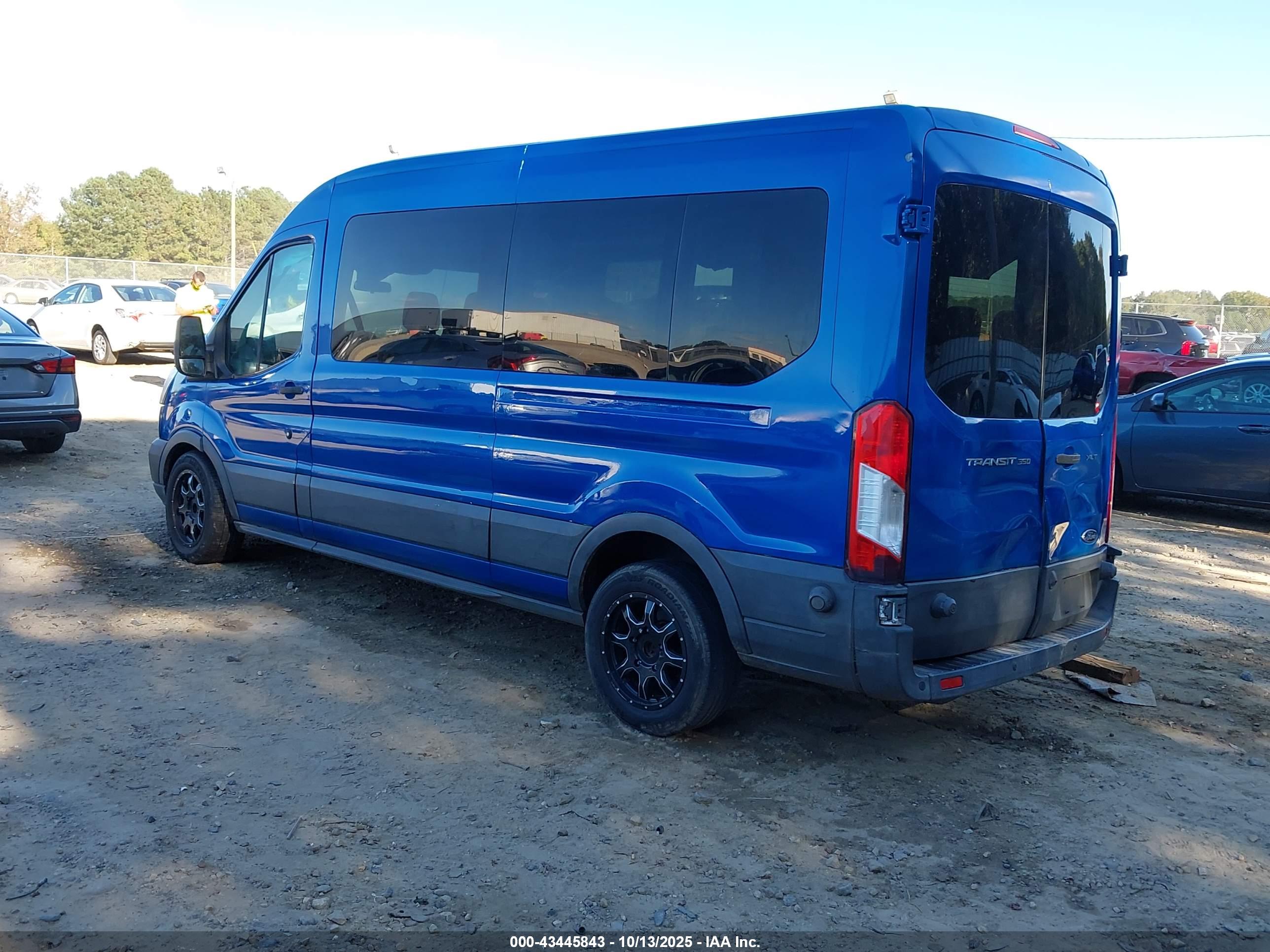 FORD TRANSIT-350 image 3