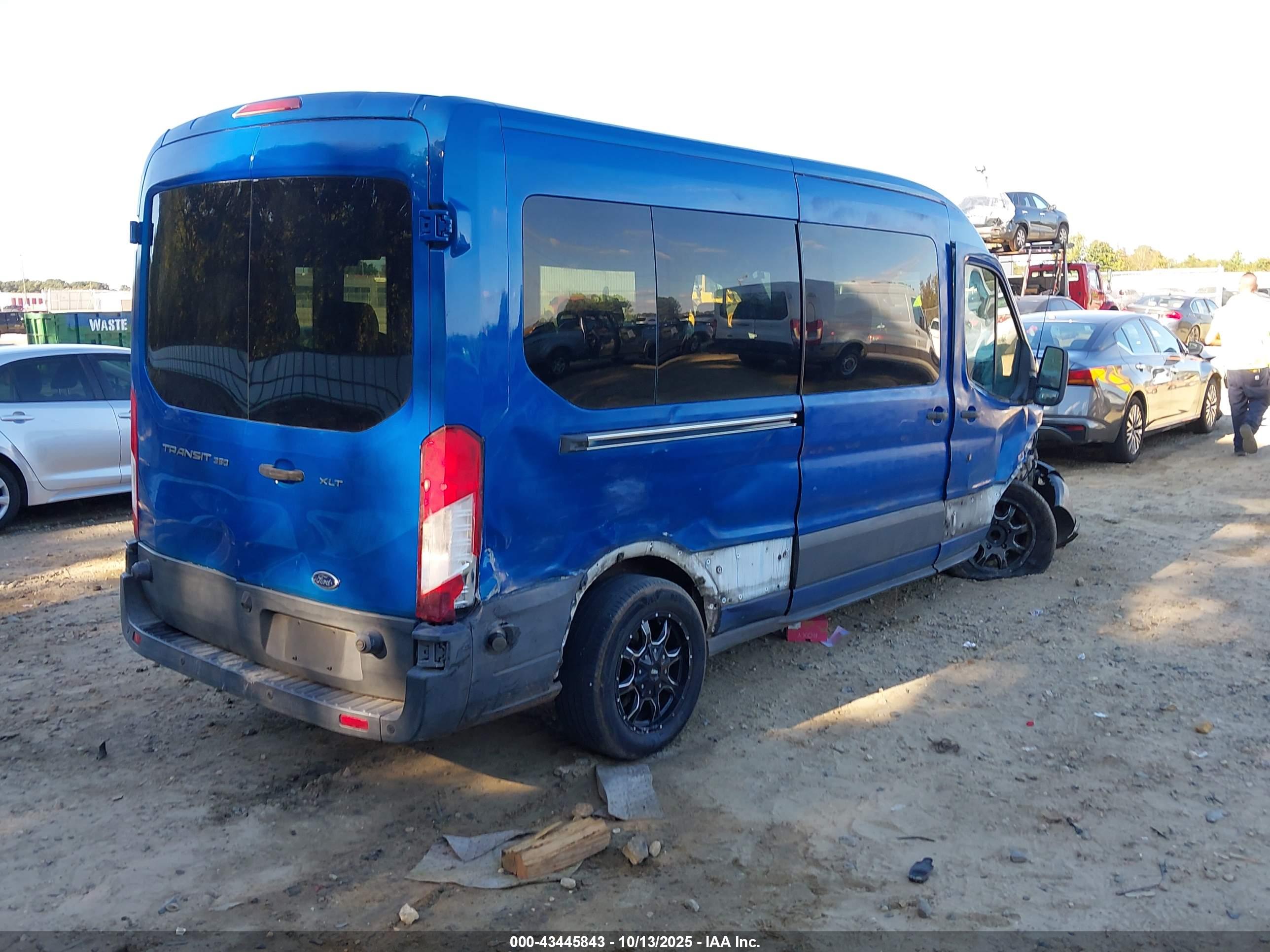 FORD TRANSIT-350 image 4