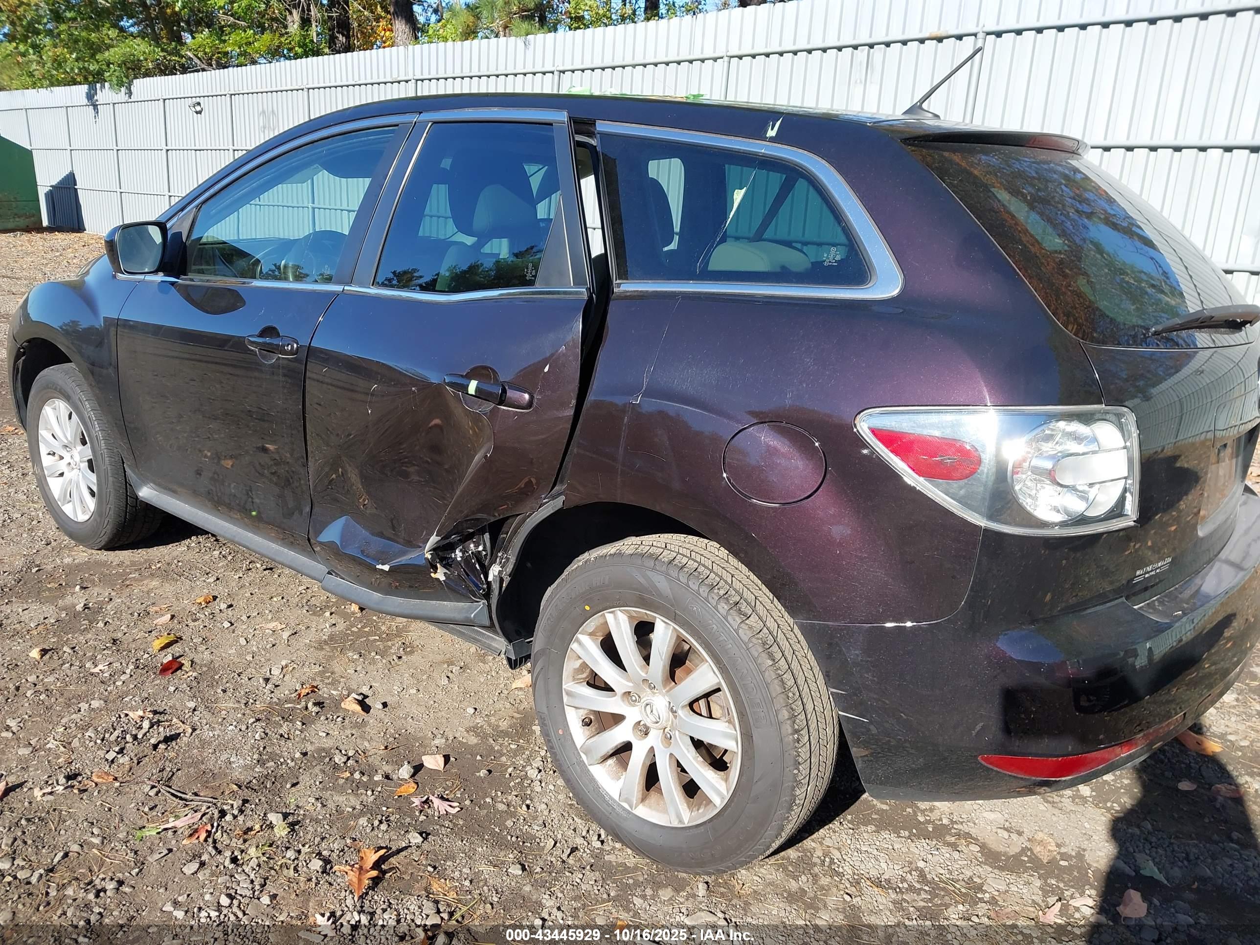 MAZDA CX-7 image 6