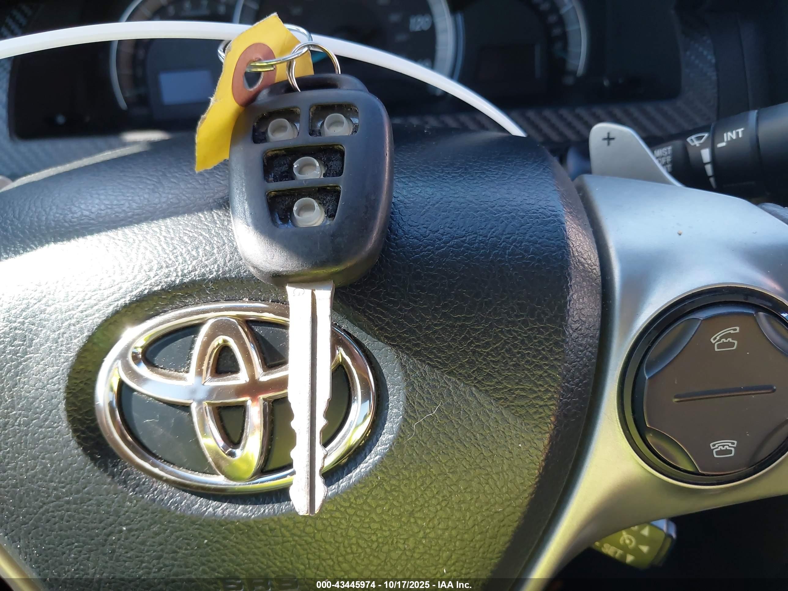 TOYOTA CAMRY image 11
