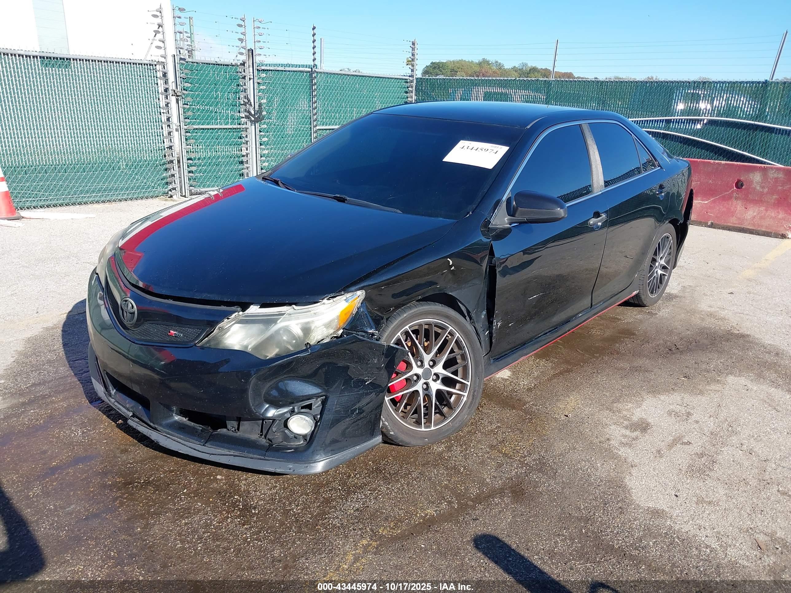 TOYOTA CAMRY image 2