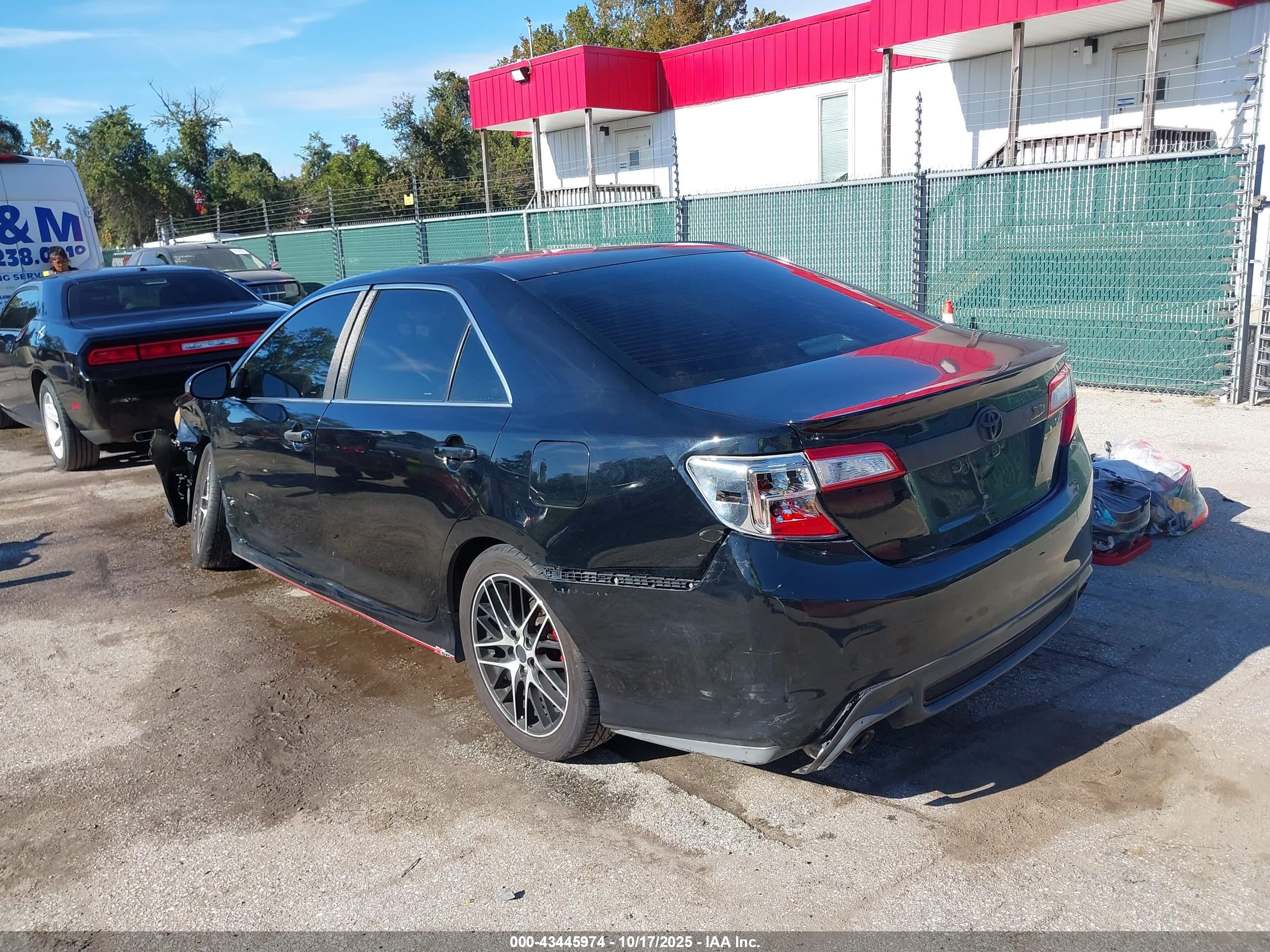 TOYOTA CAMRY image 3