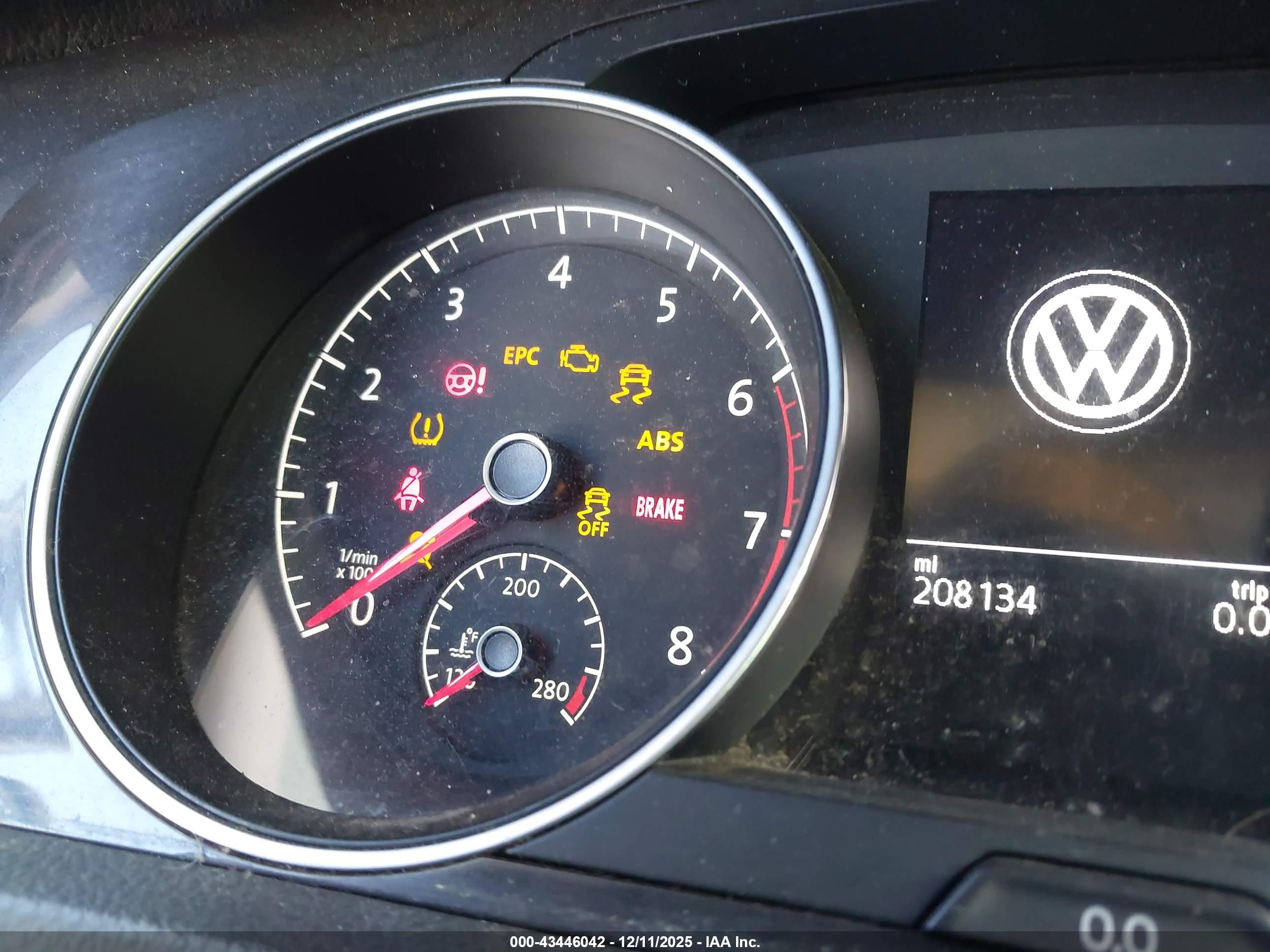 VOLKSWAGEN GOLF image 7