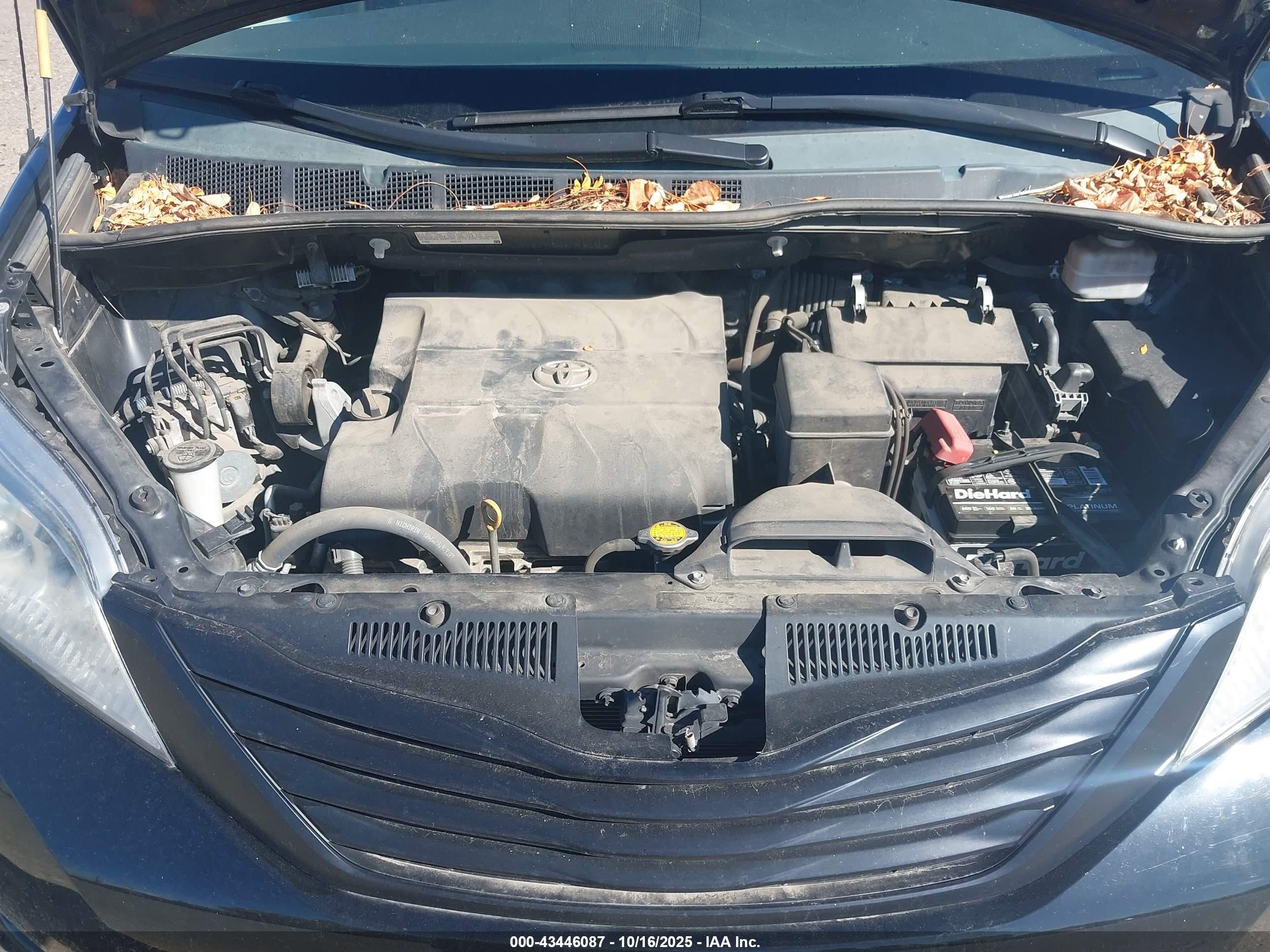 TOYOTA SIENNA image 10