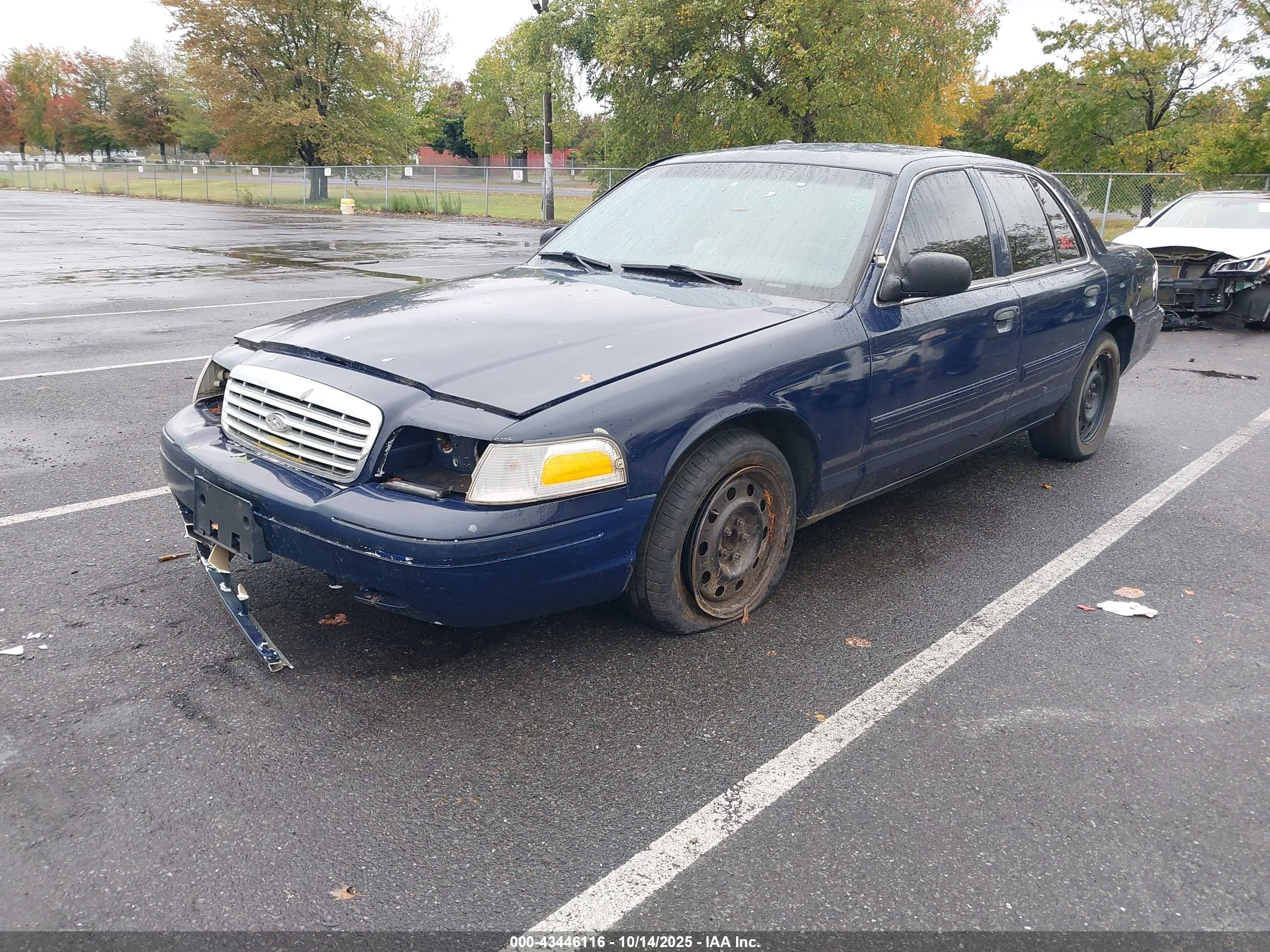 FORD CROWN image 2