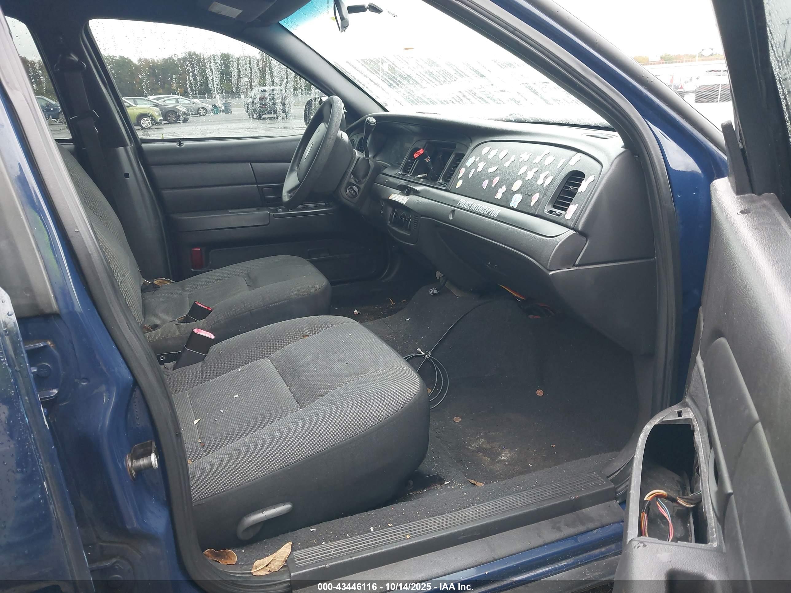 FORD CROWN image 5