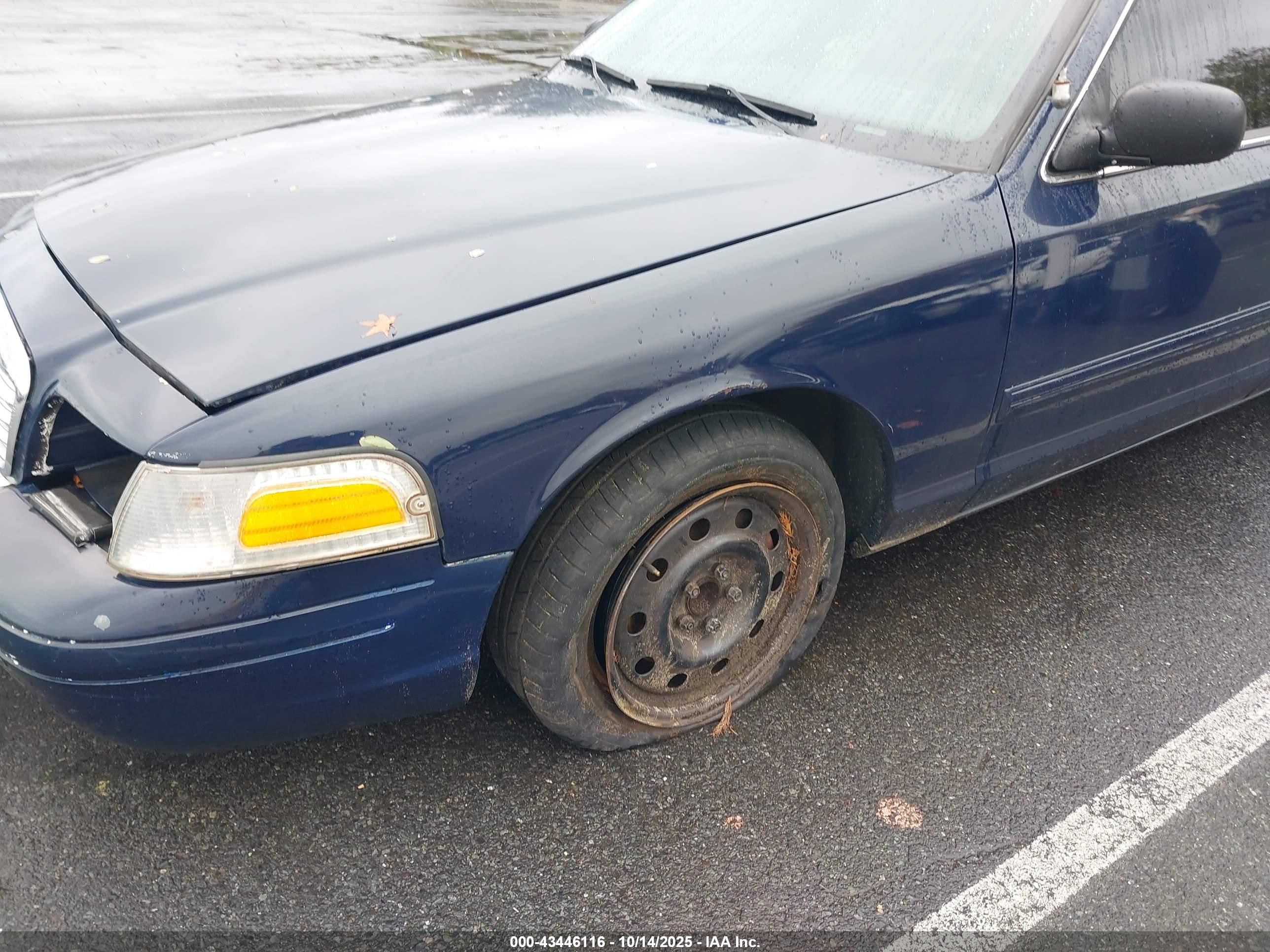 FORD CROWN image 6