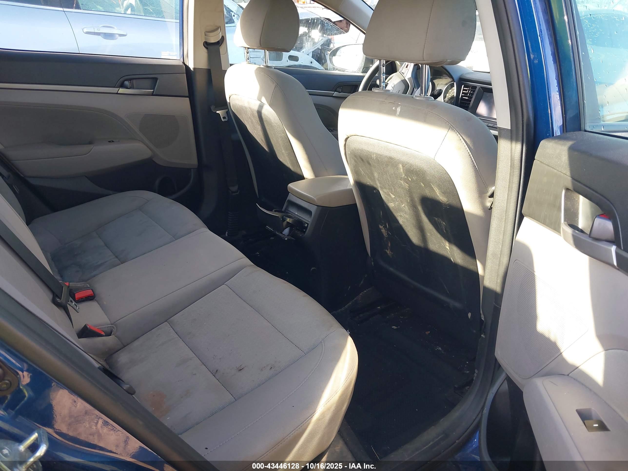 HYUNDAI ELANTRA image 8