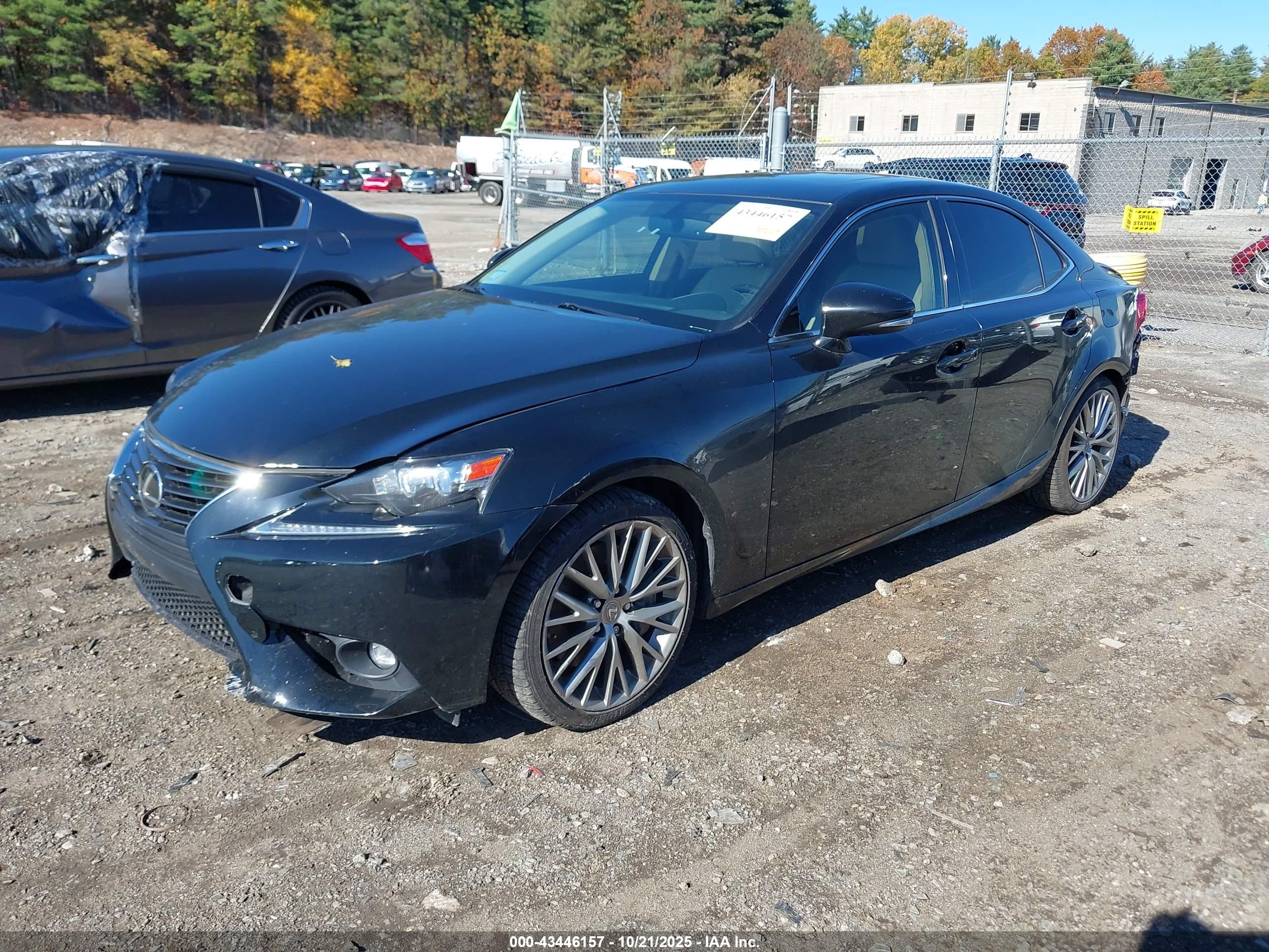 LEXUS IS image 2
