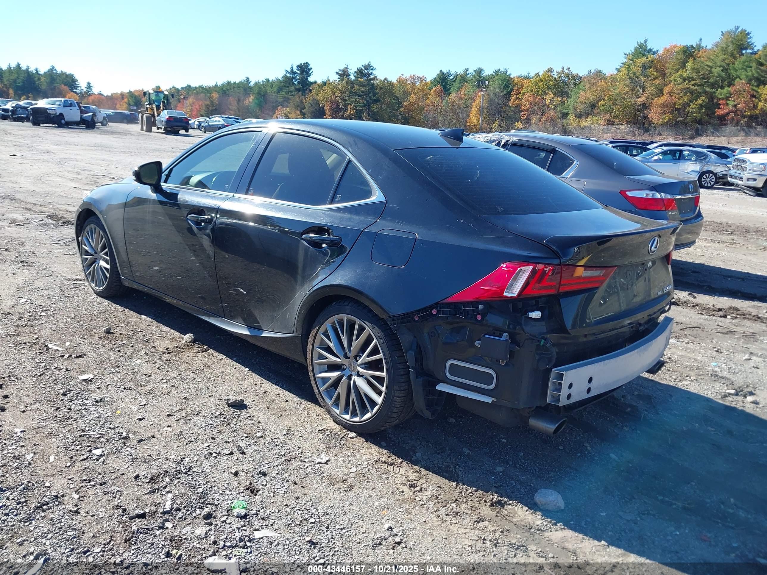 LEXUS IS image 3
