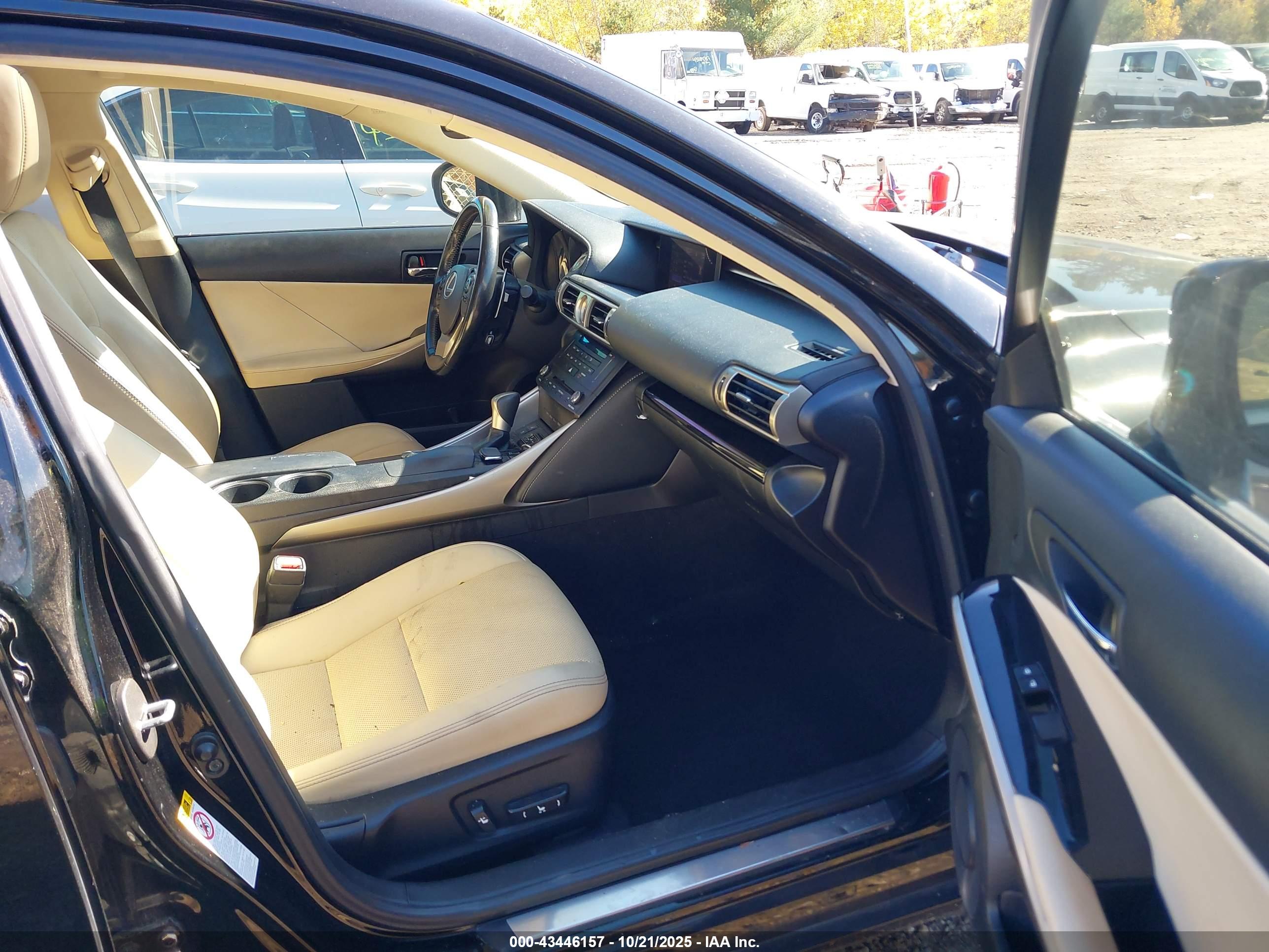 LEXUS IS image 5