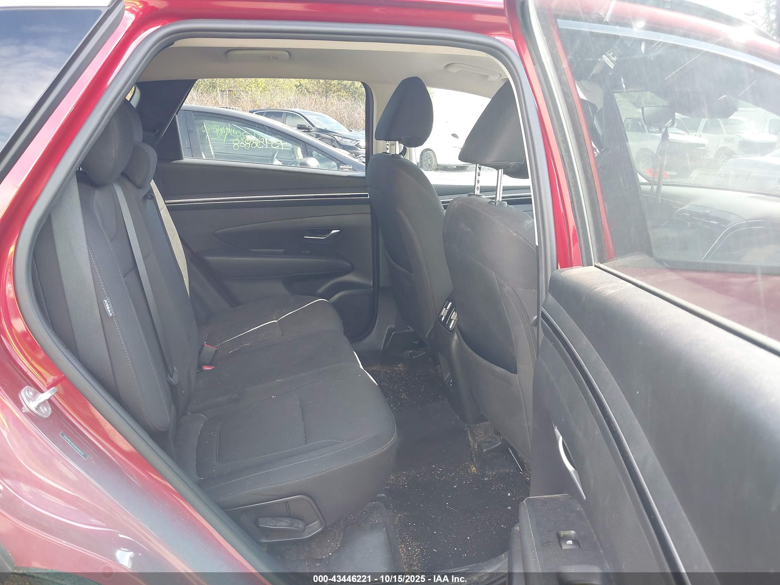HYUNDAI TUCSON image 8