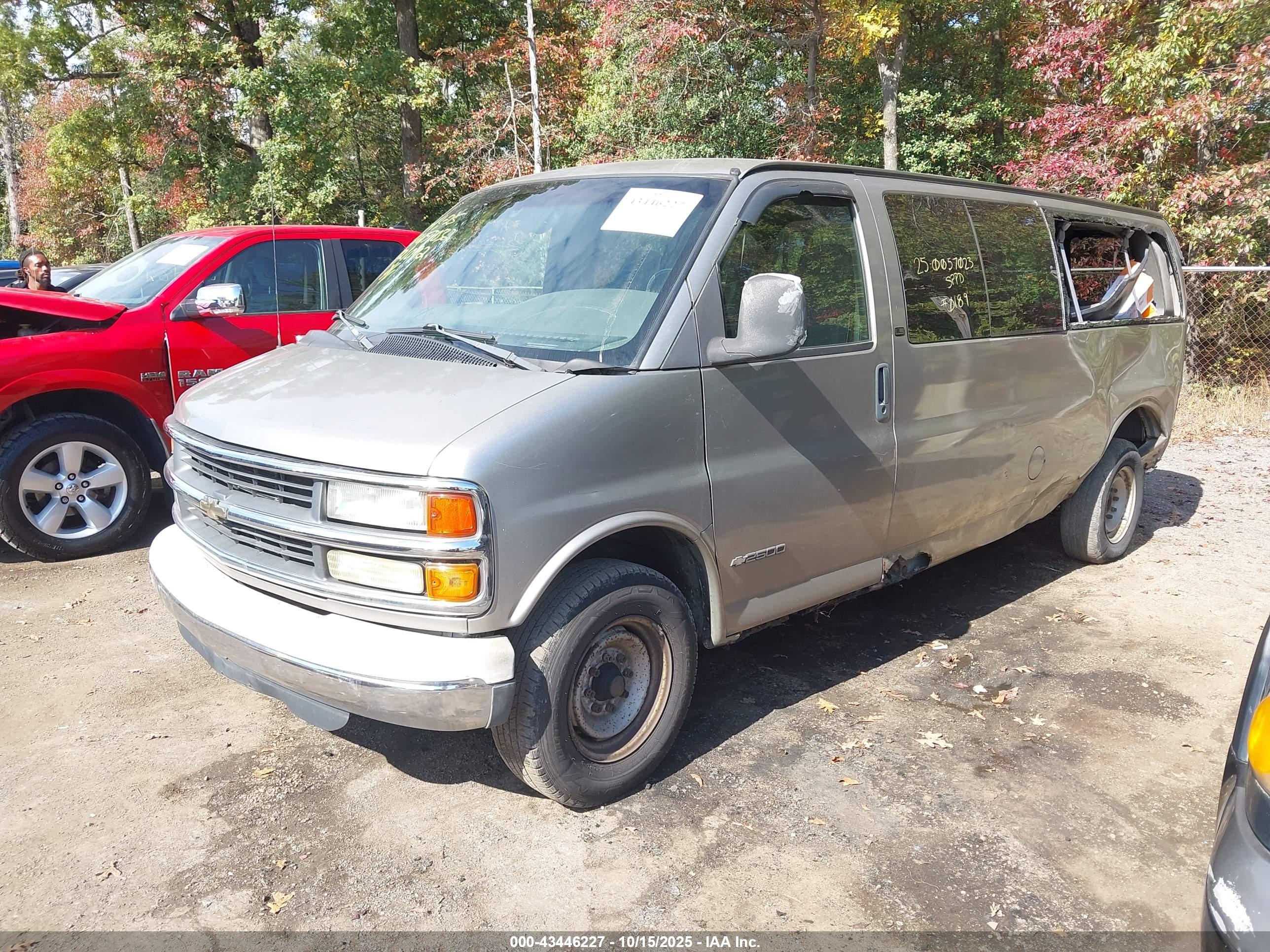 CHEVROLET EXPRESS image 2