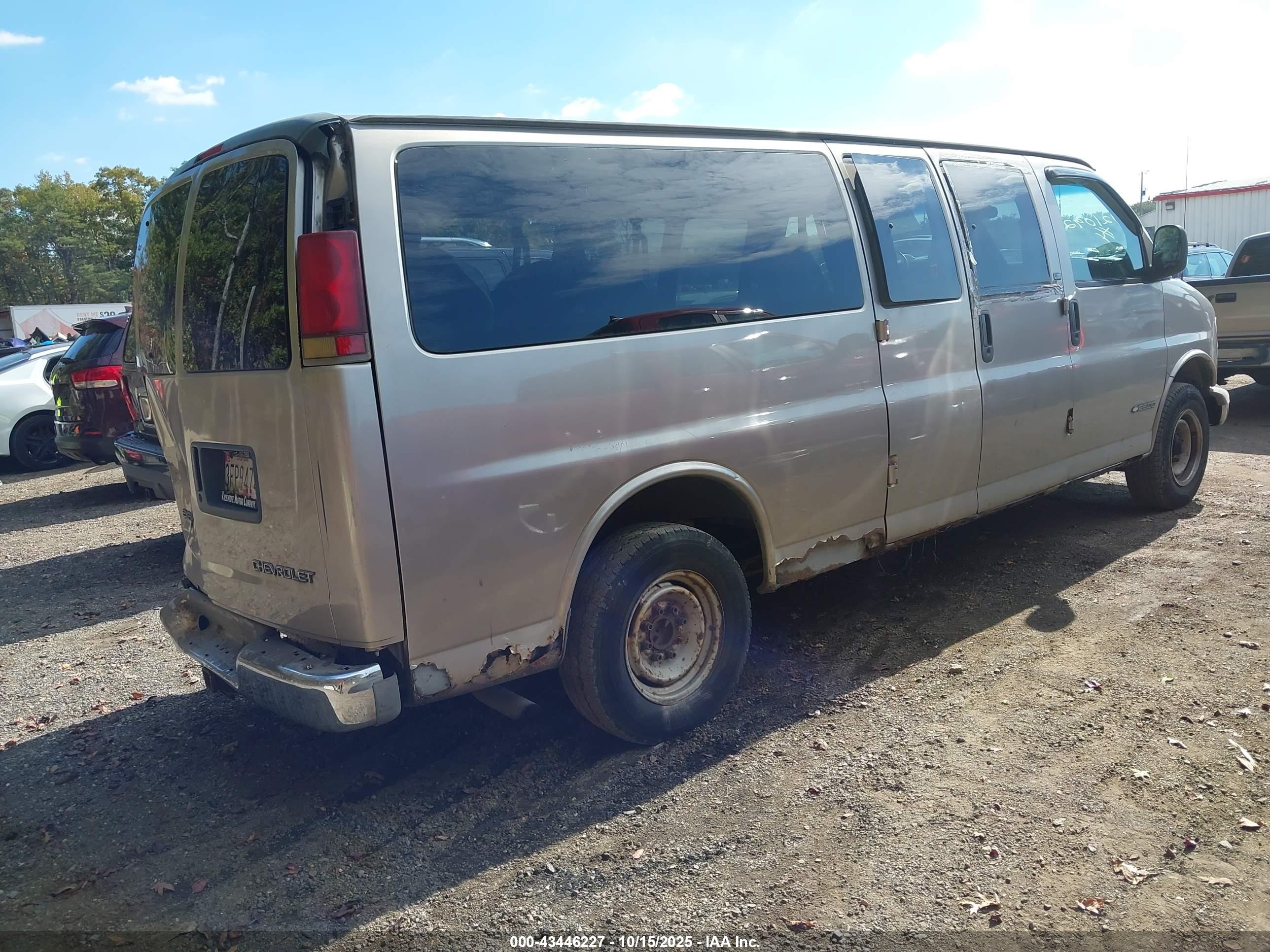 CHEVROLET EXPRESS image 4