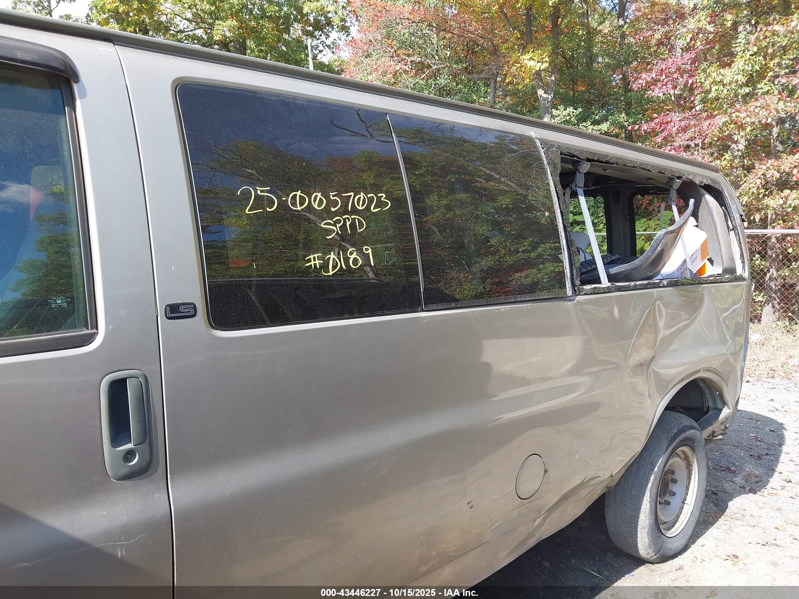 CHEVROLET EXPRESS image 6