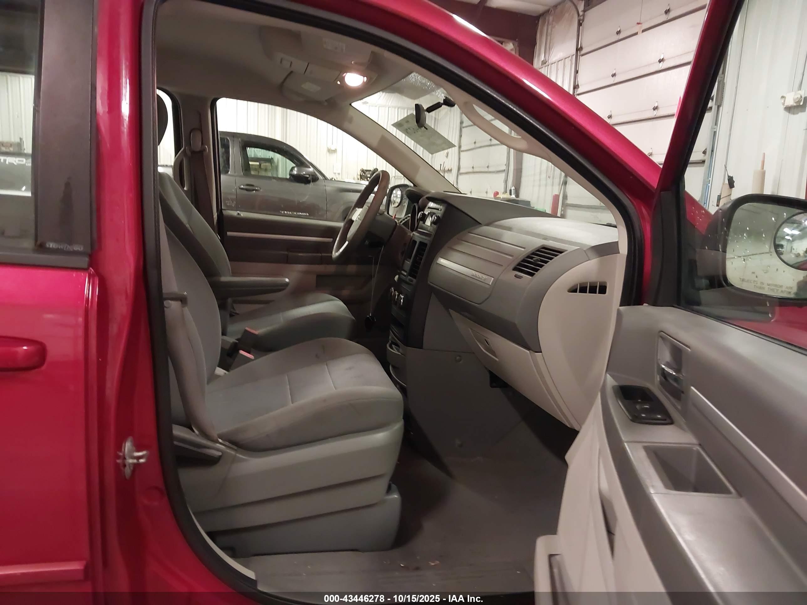 DODGE GRAND image 5