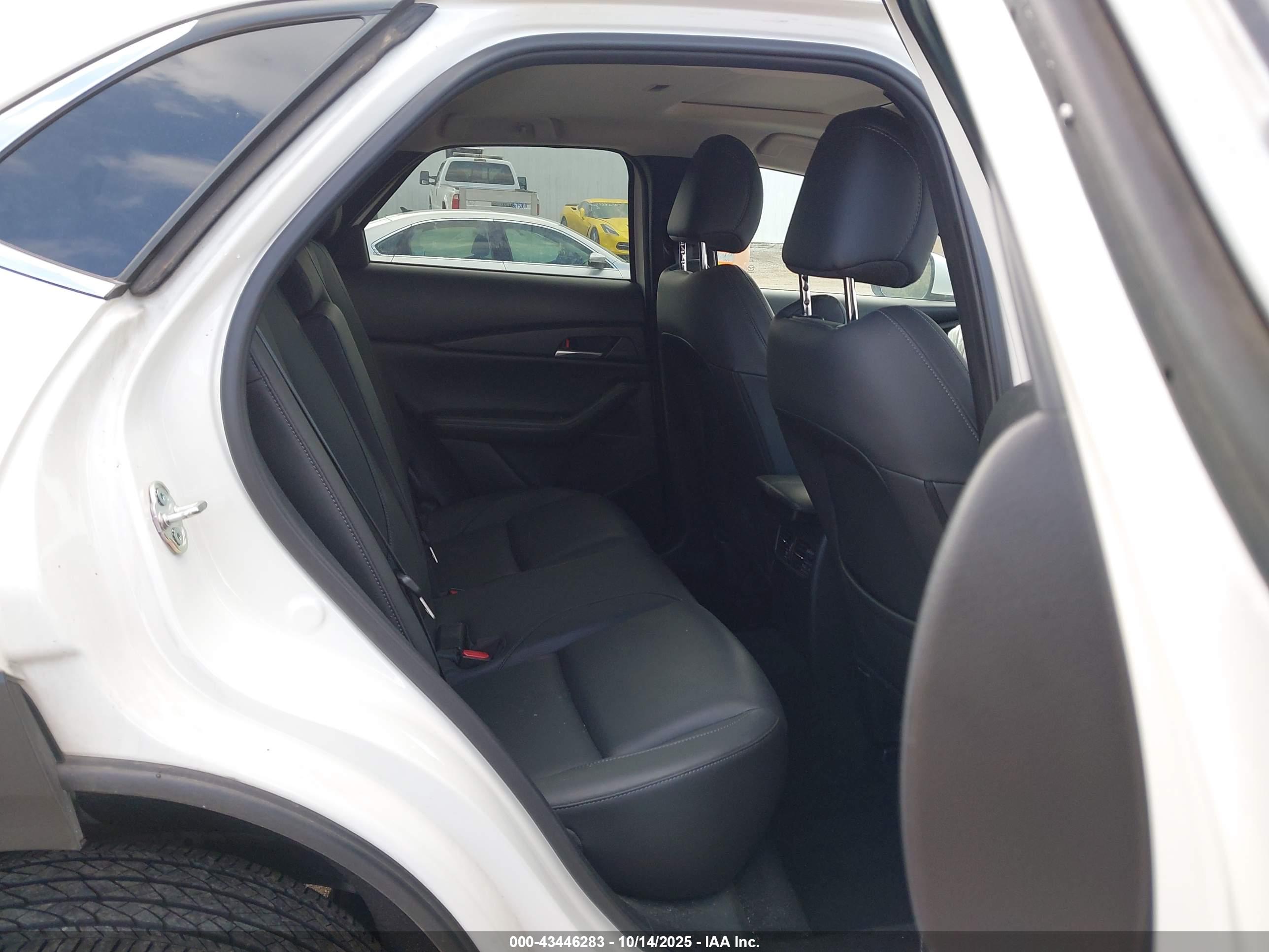 MAZDA CX-30 image 8