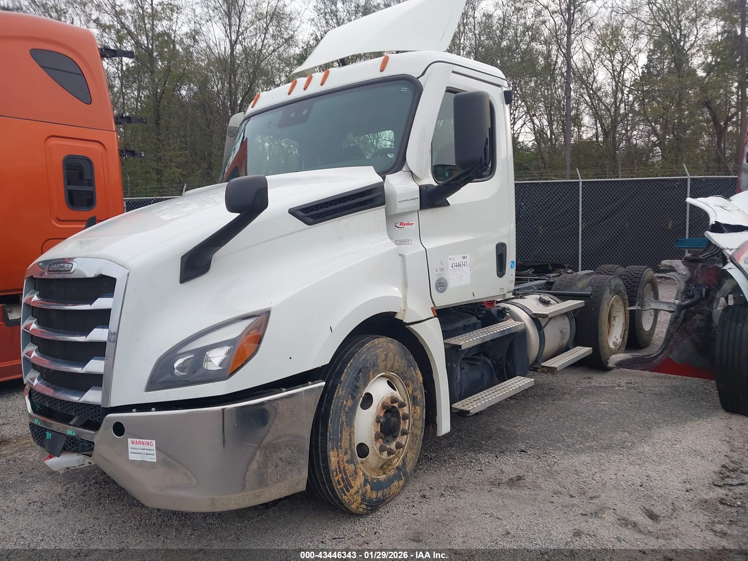 FREIGHTLINER NEW image 2