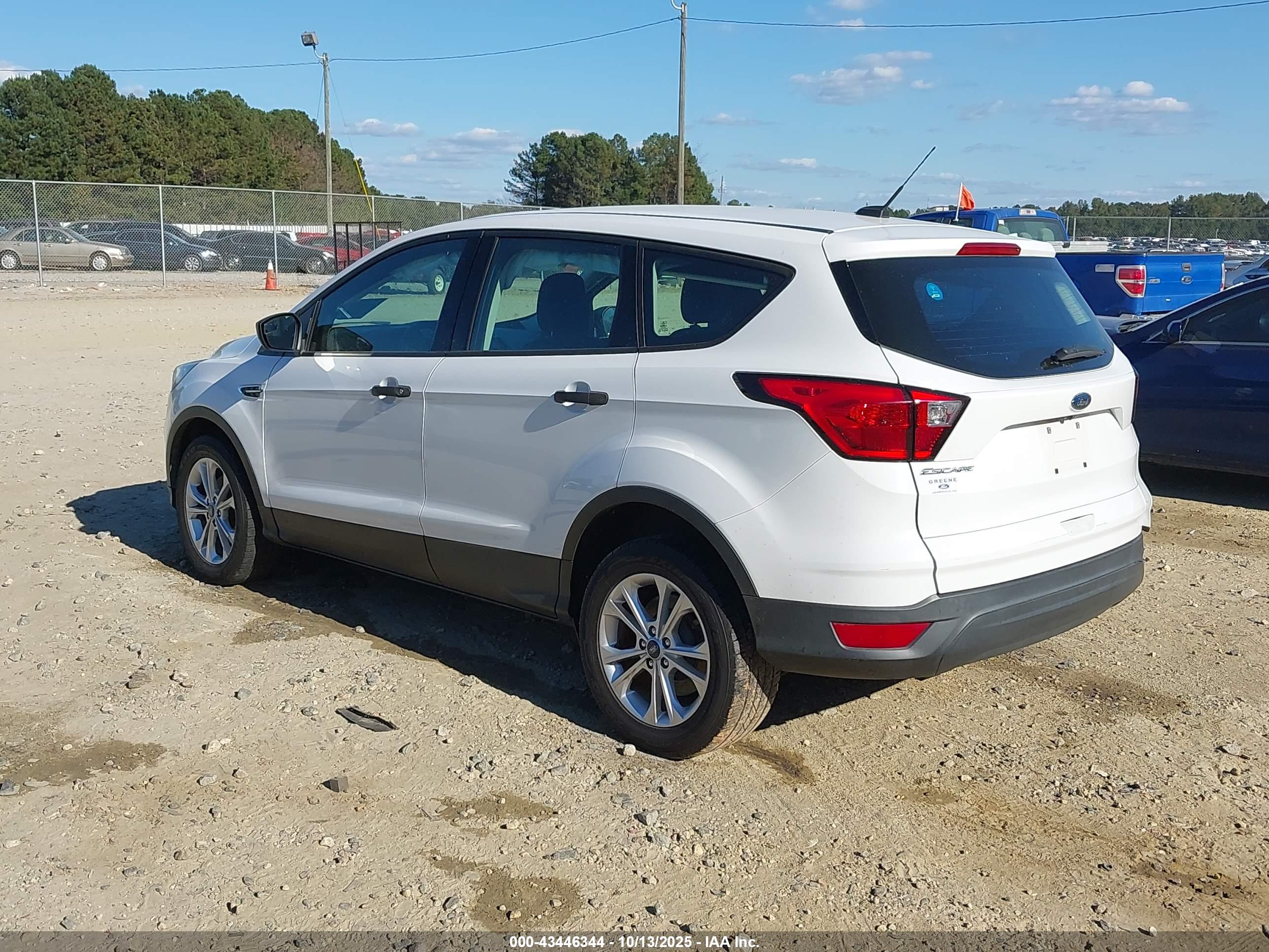FORD ESCAPE image 3