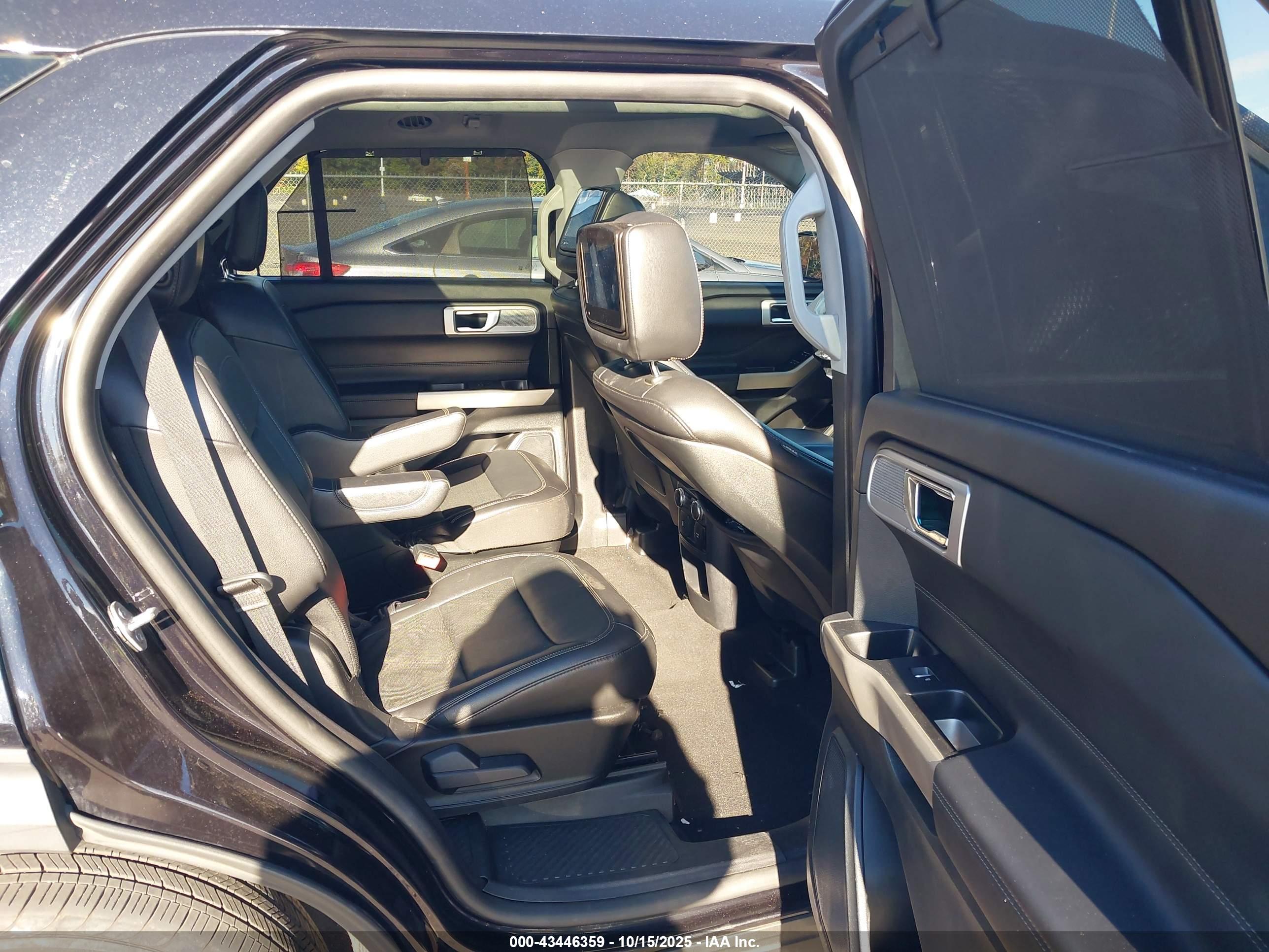 FORD EXPLORER image 8