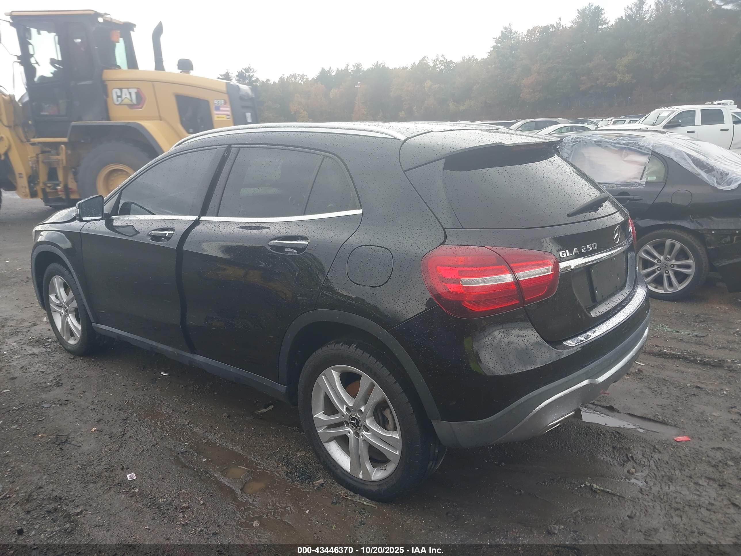 MERCEDES-BENZ GLA image 3