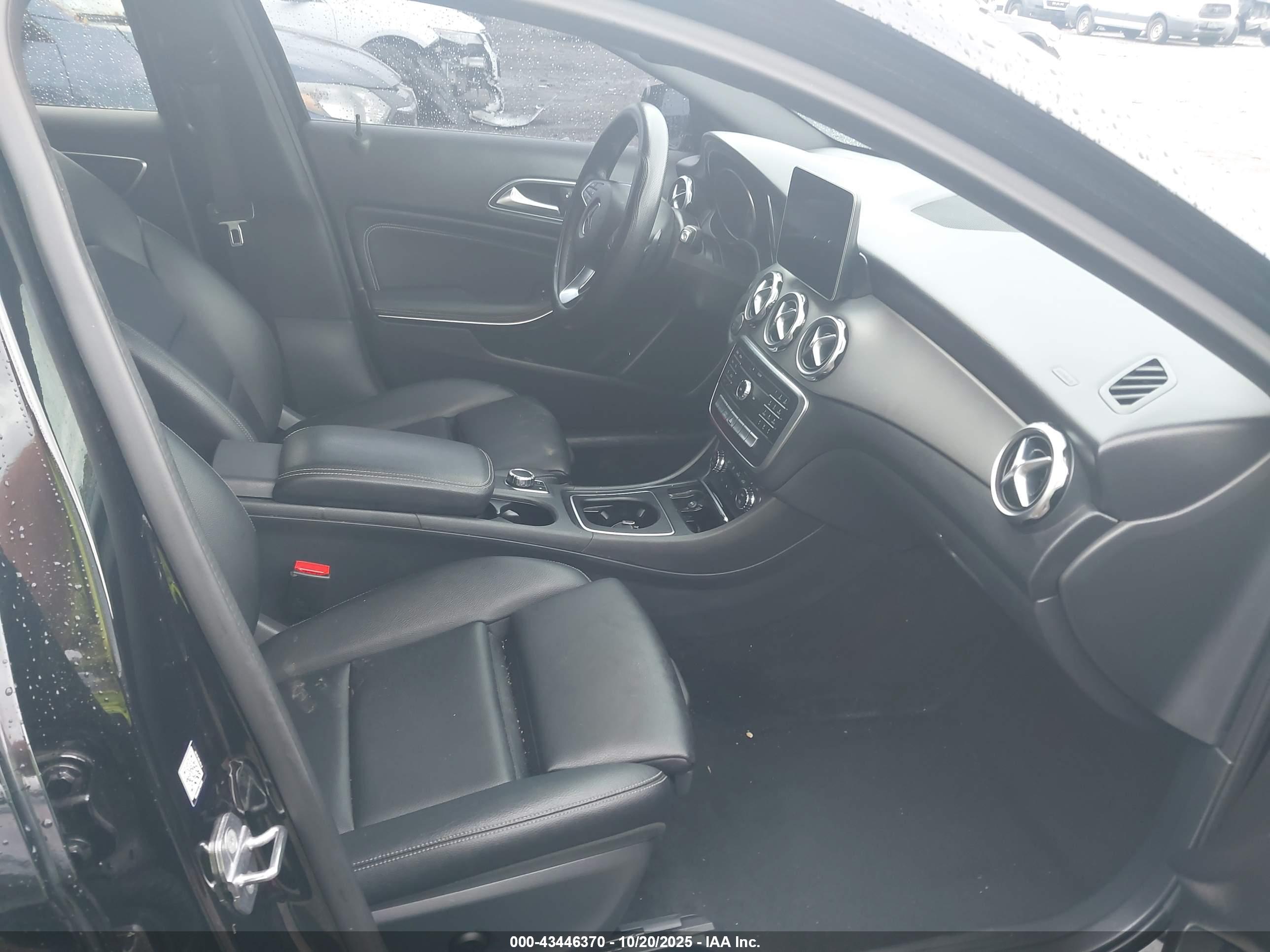MERCEDES-BENZ GLA image 5