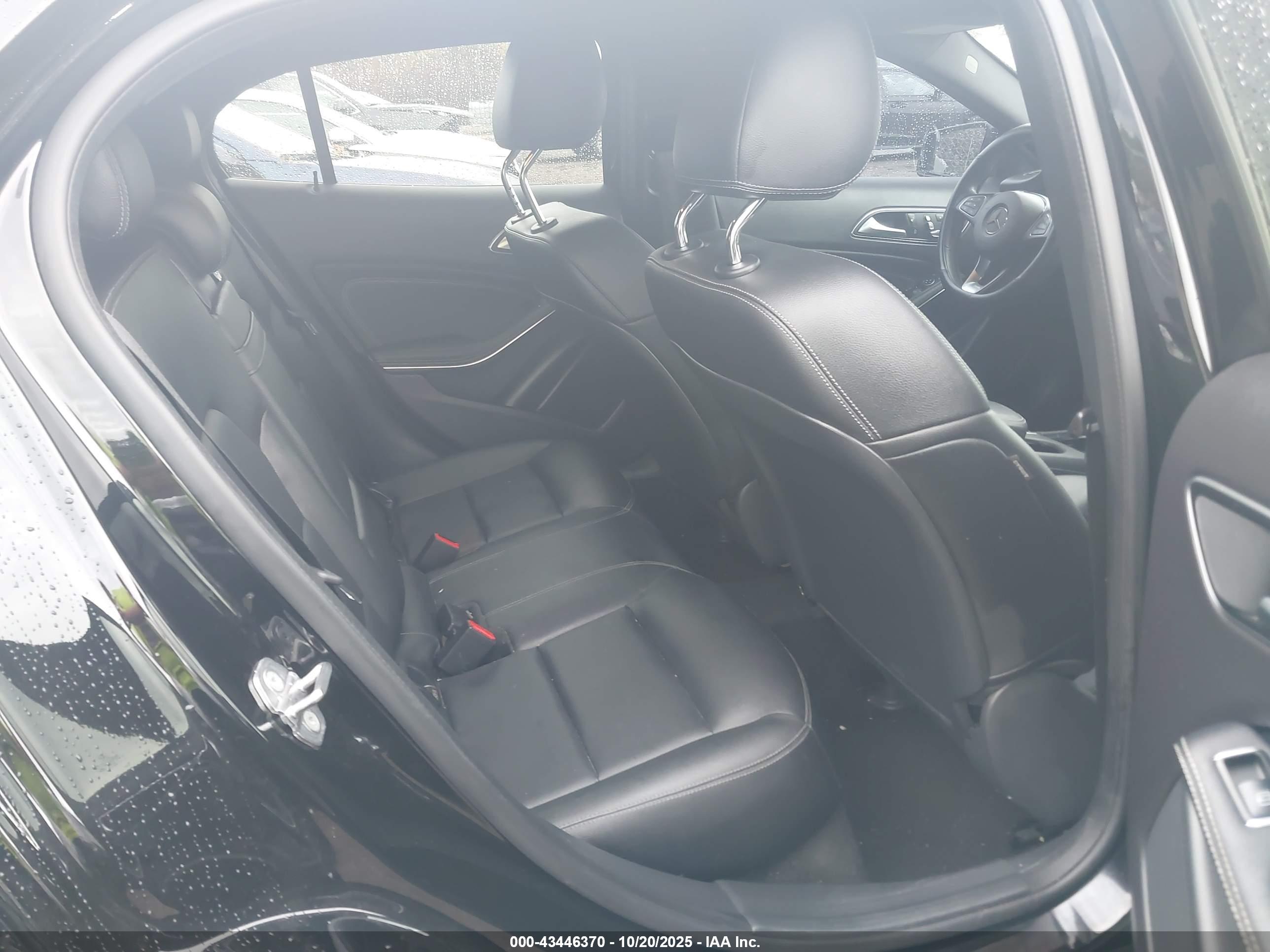 MERCEDES-BENZ GLA image 8