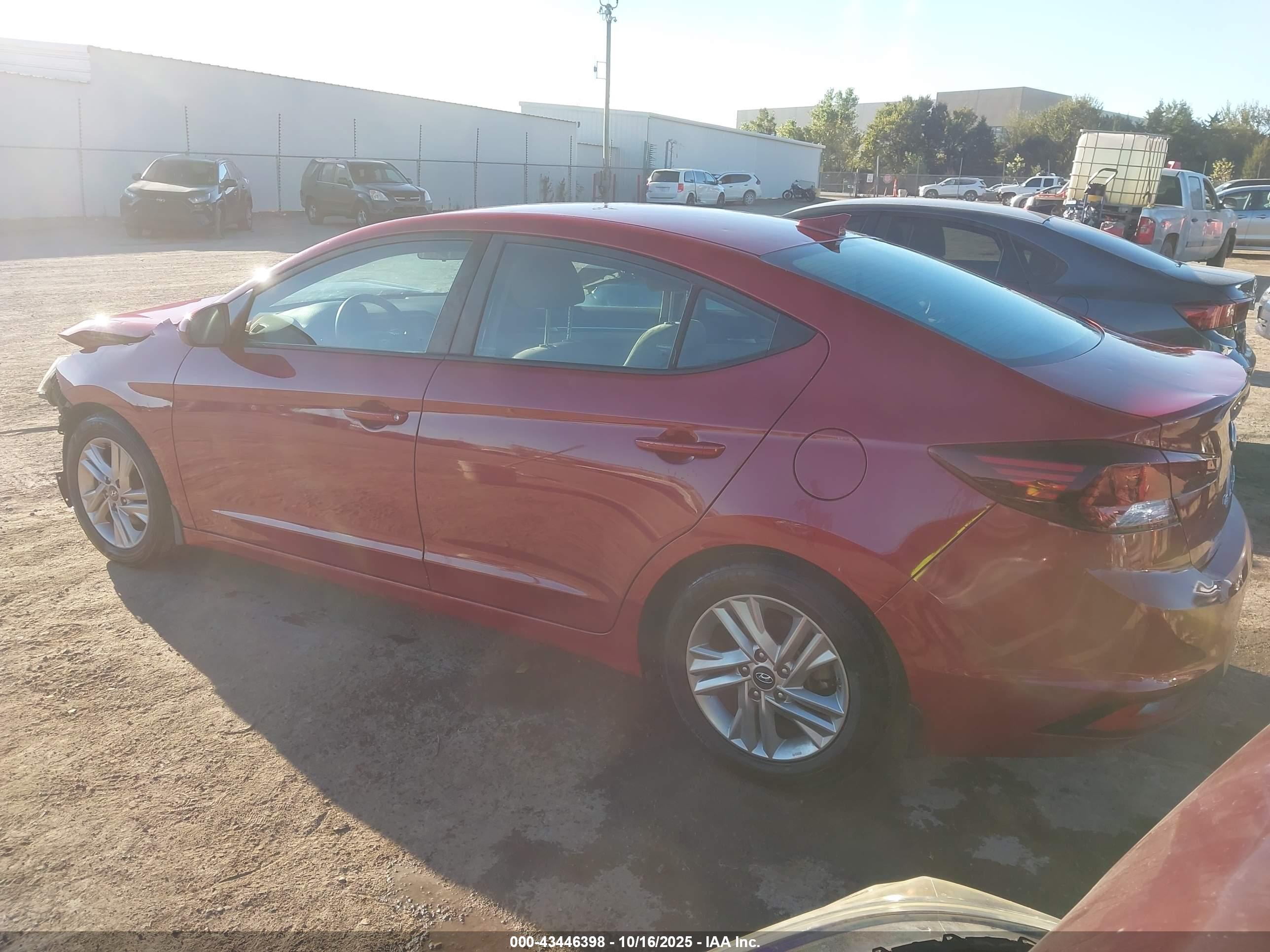 HYUNDAI ELANTRA image 3